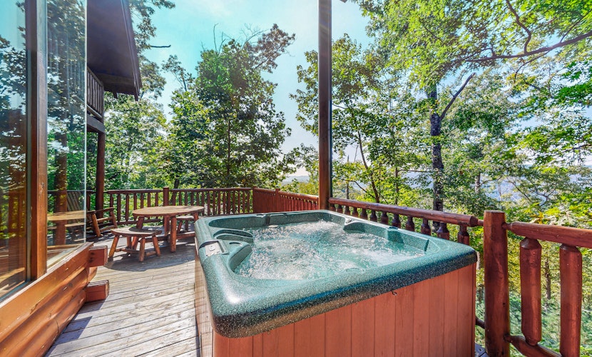 Cabin W Private Hot Tub, Sleeps 14・Mountain Views