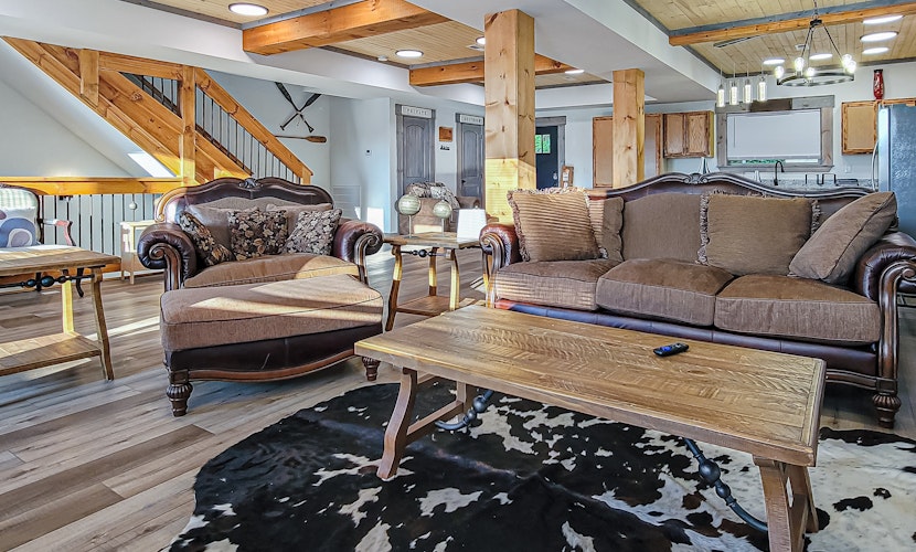 Beautiful Lakefront Home・Game room・Movie Room