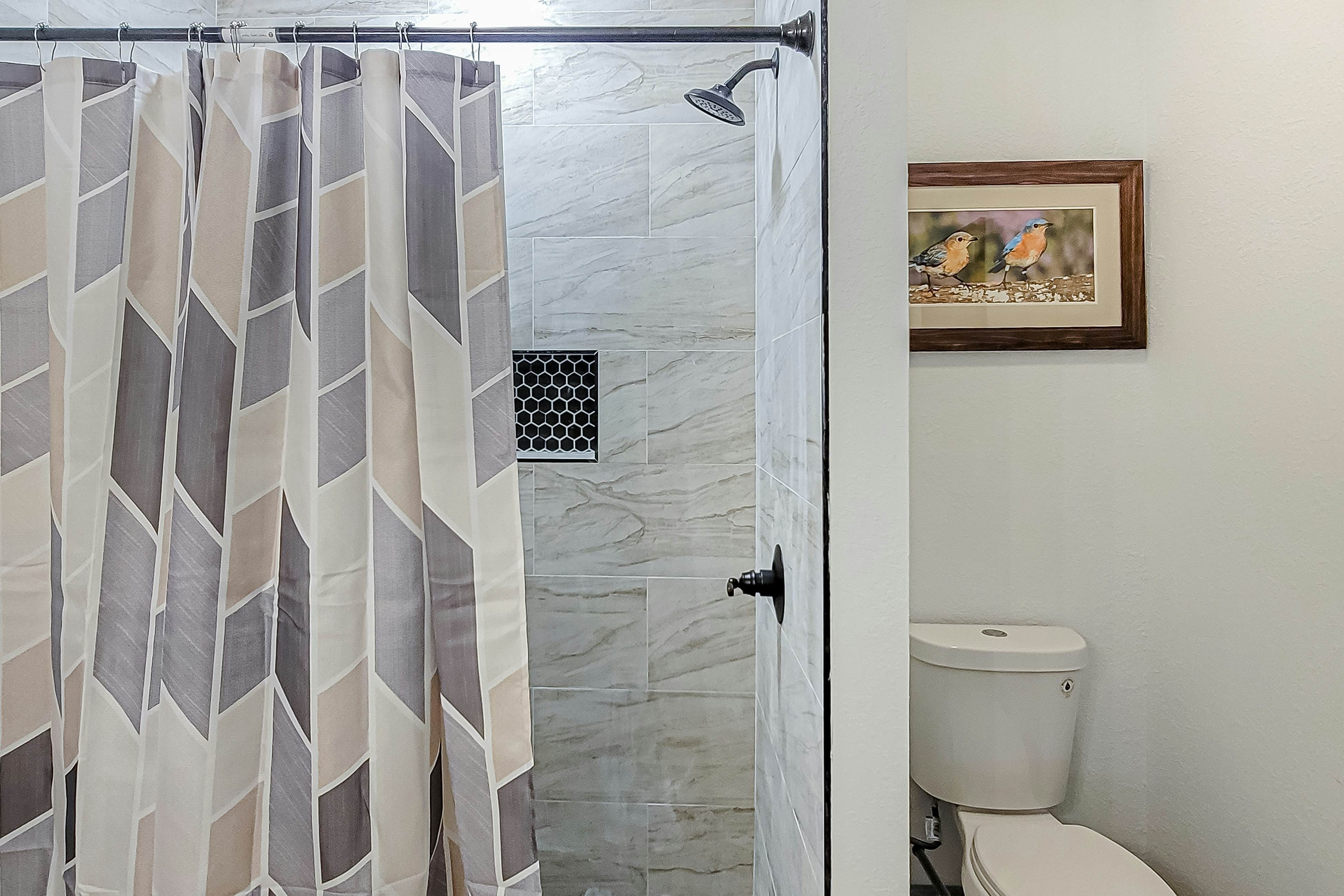 Beautiful Lakefront Home・Game room・Movie Room