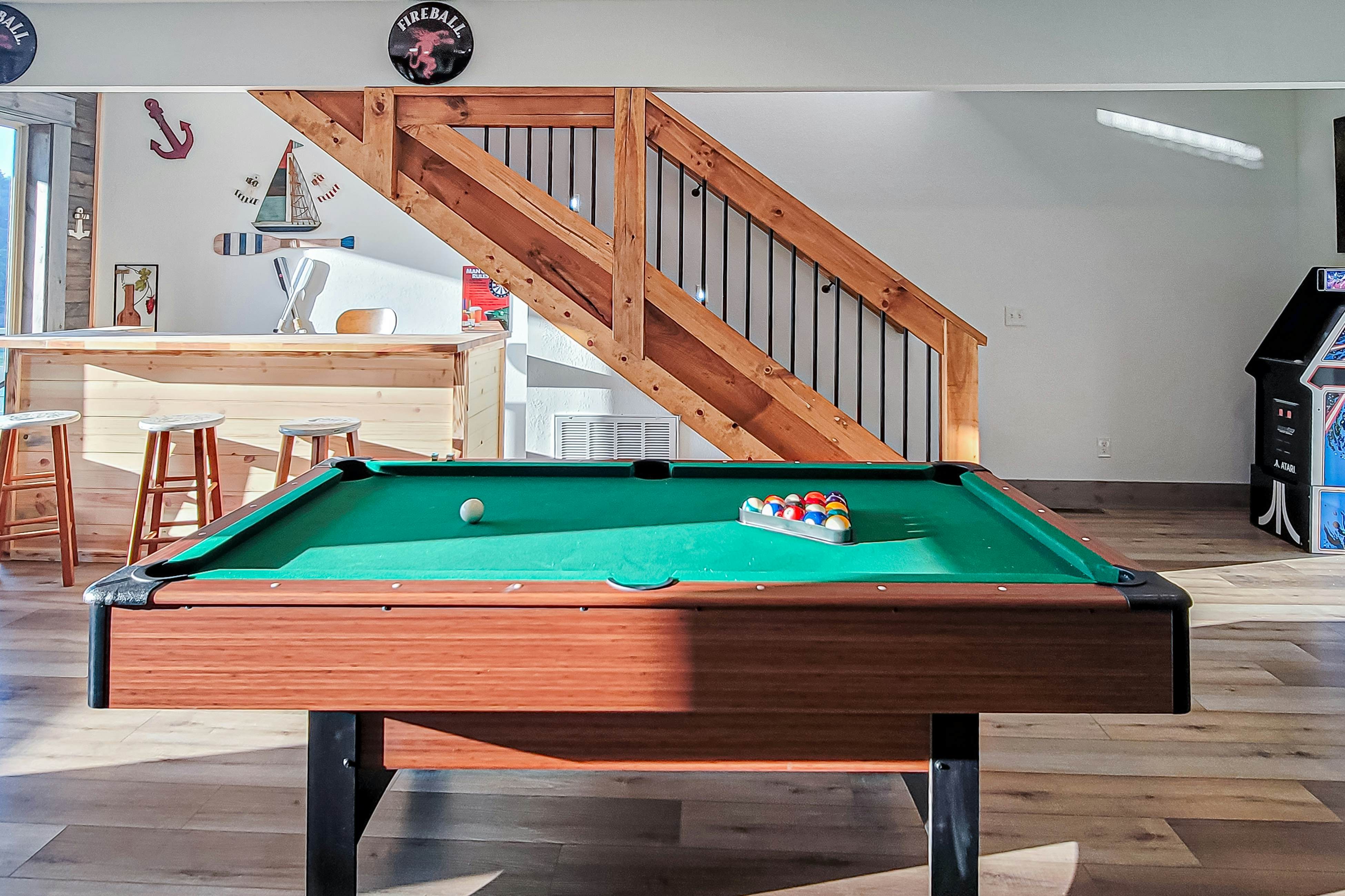 Beautiful Lakefront Home・Game room・Movie Room