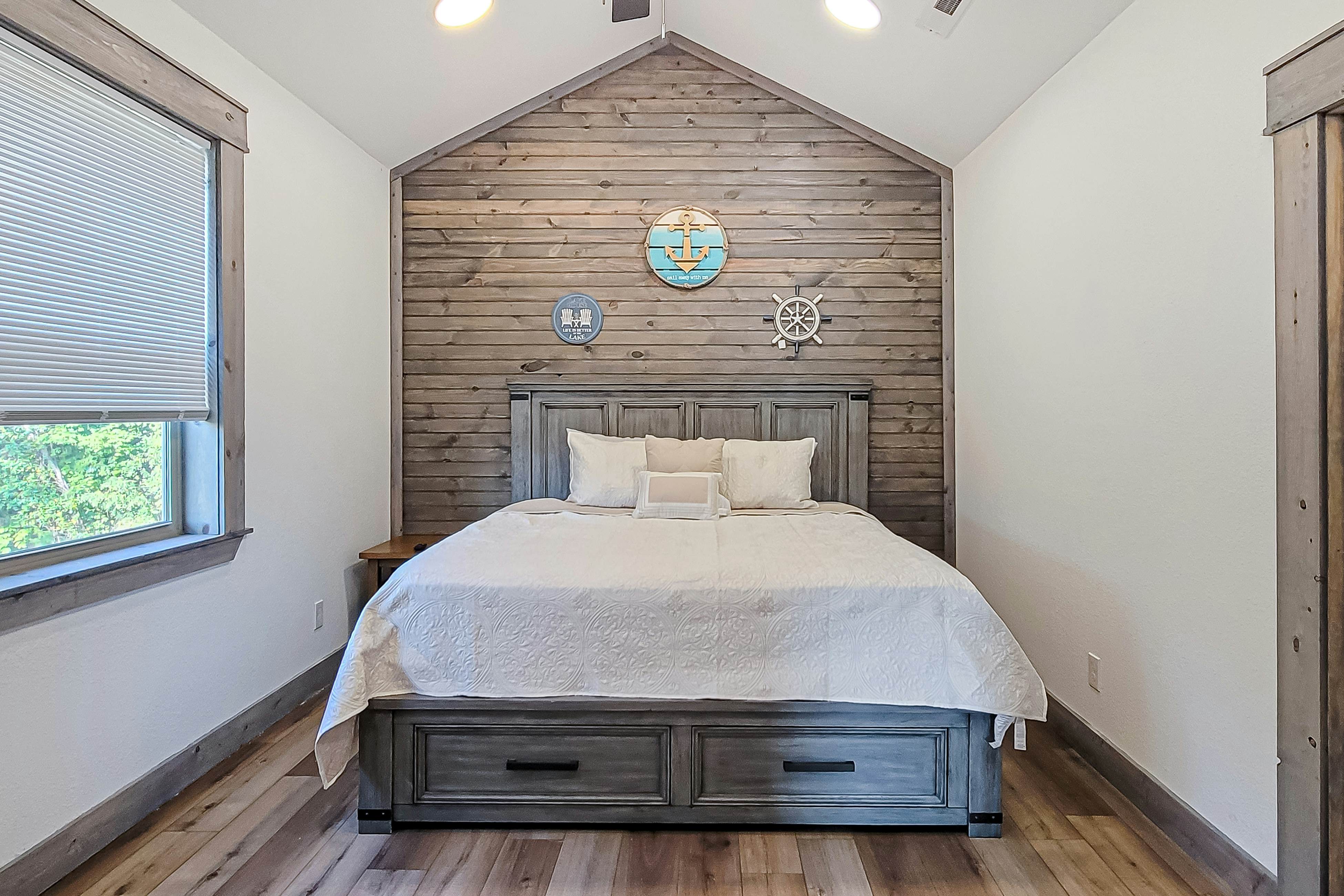 Beautiful Lakefront Home・Game room・Movie Room