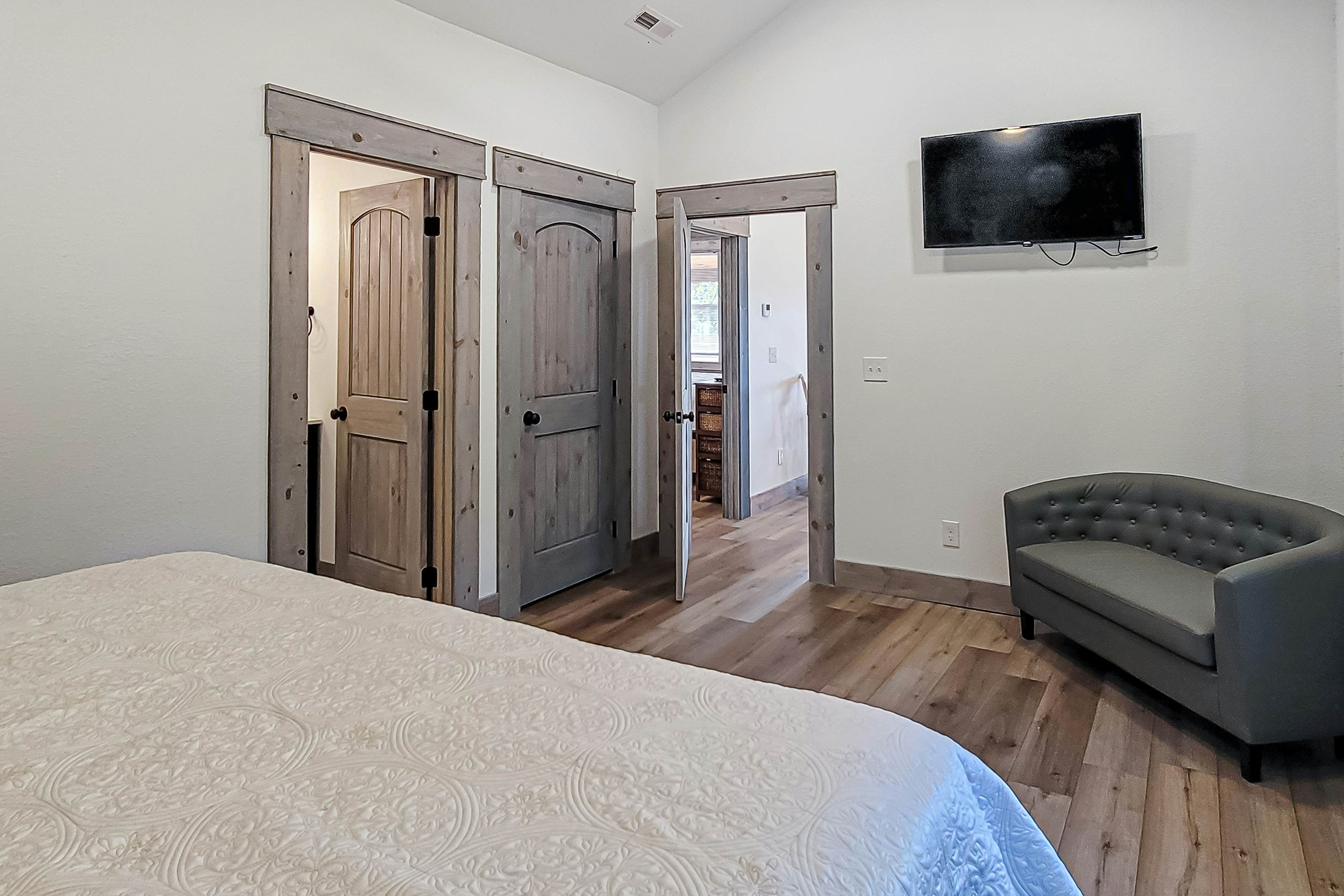 Beautiful Lakefront Home・Game room・Movie Room