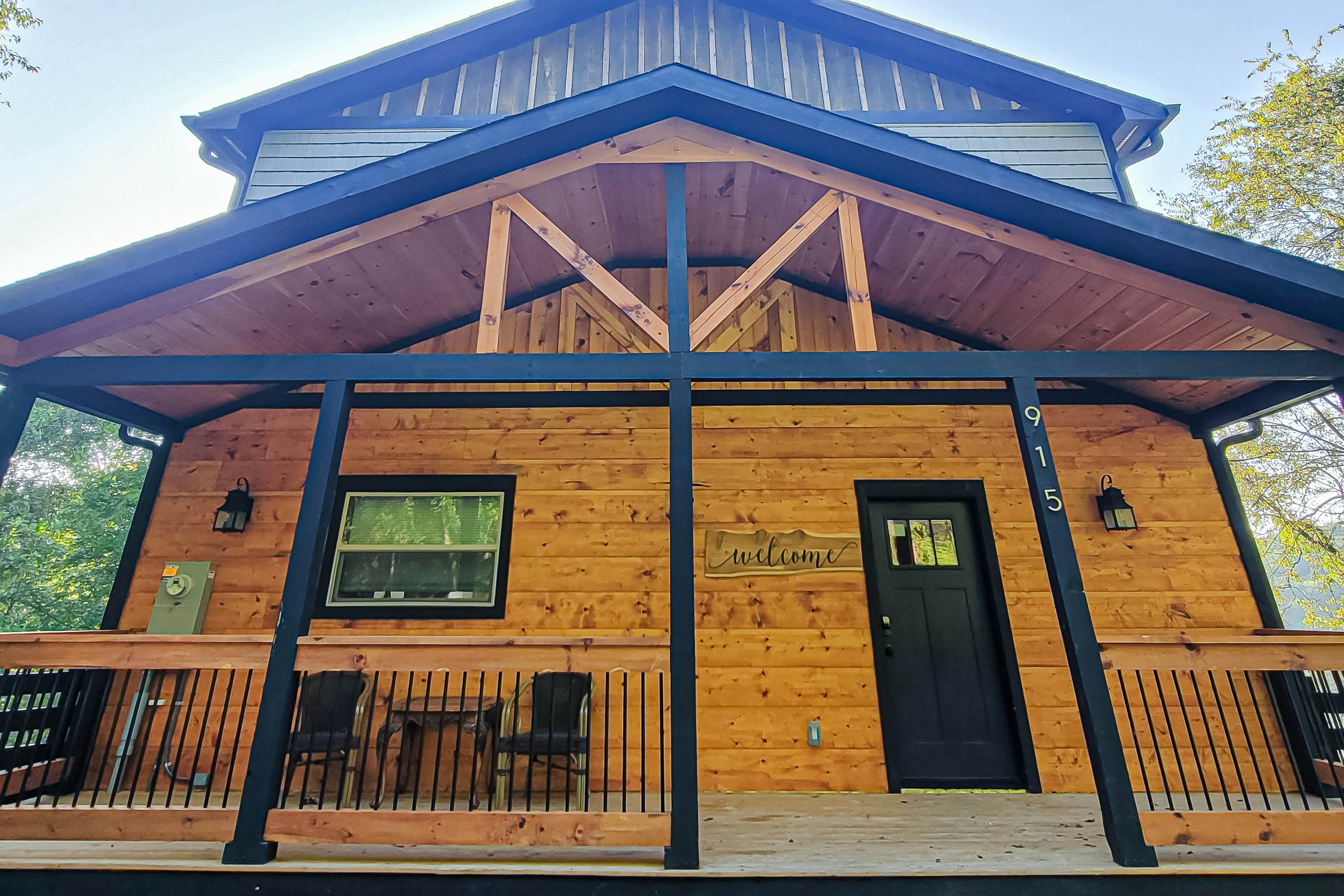 Beautiful Lakefront Home・Game room・Movie Room