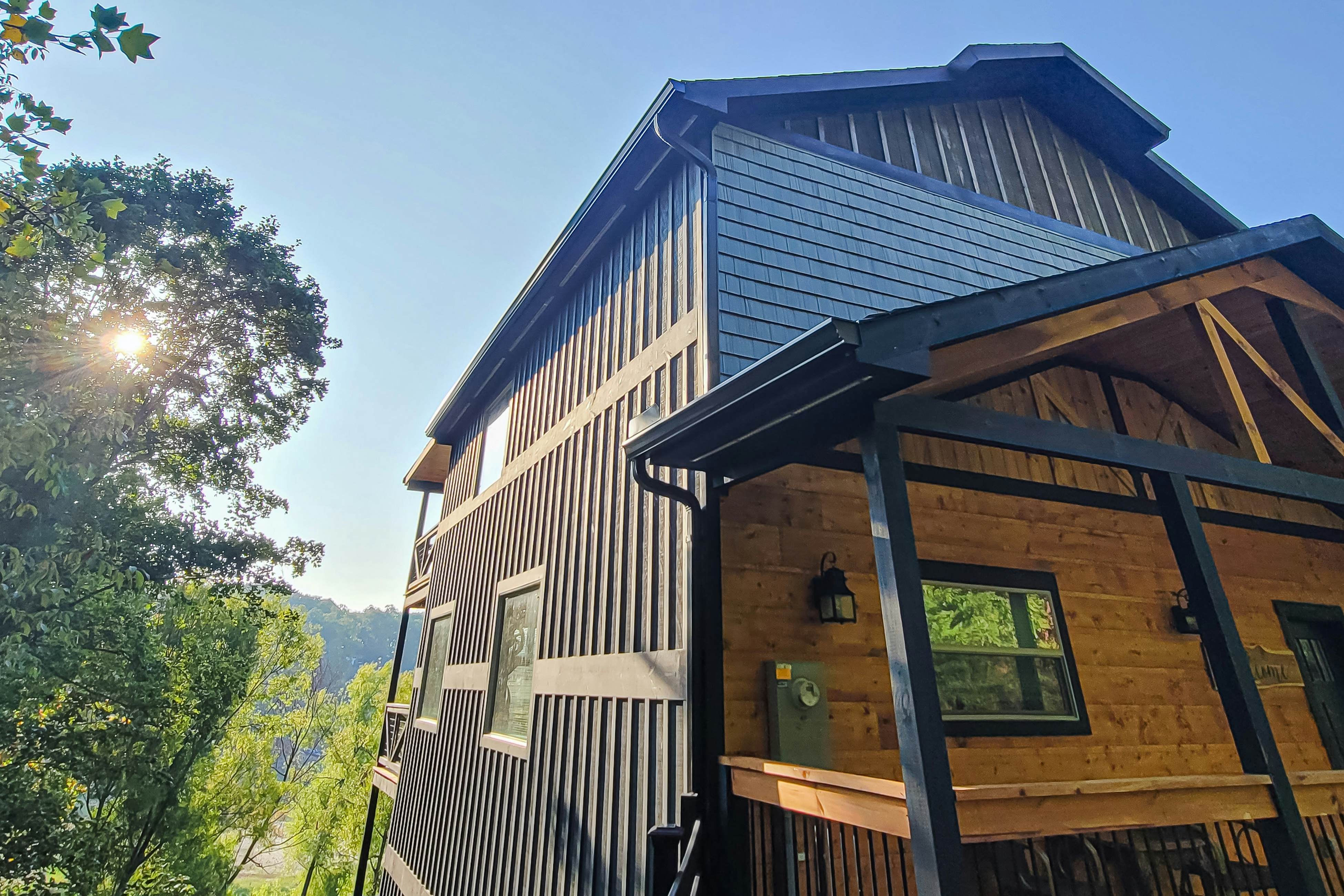 Beautiful Lakefront Home・Game room・Movie Room