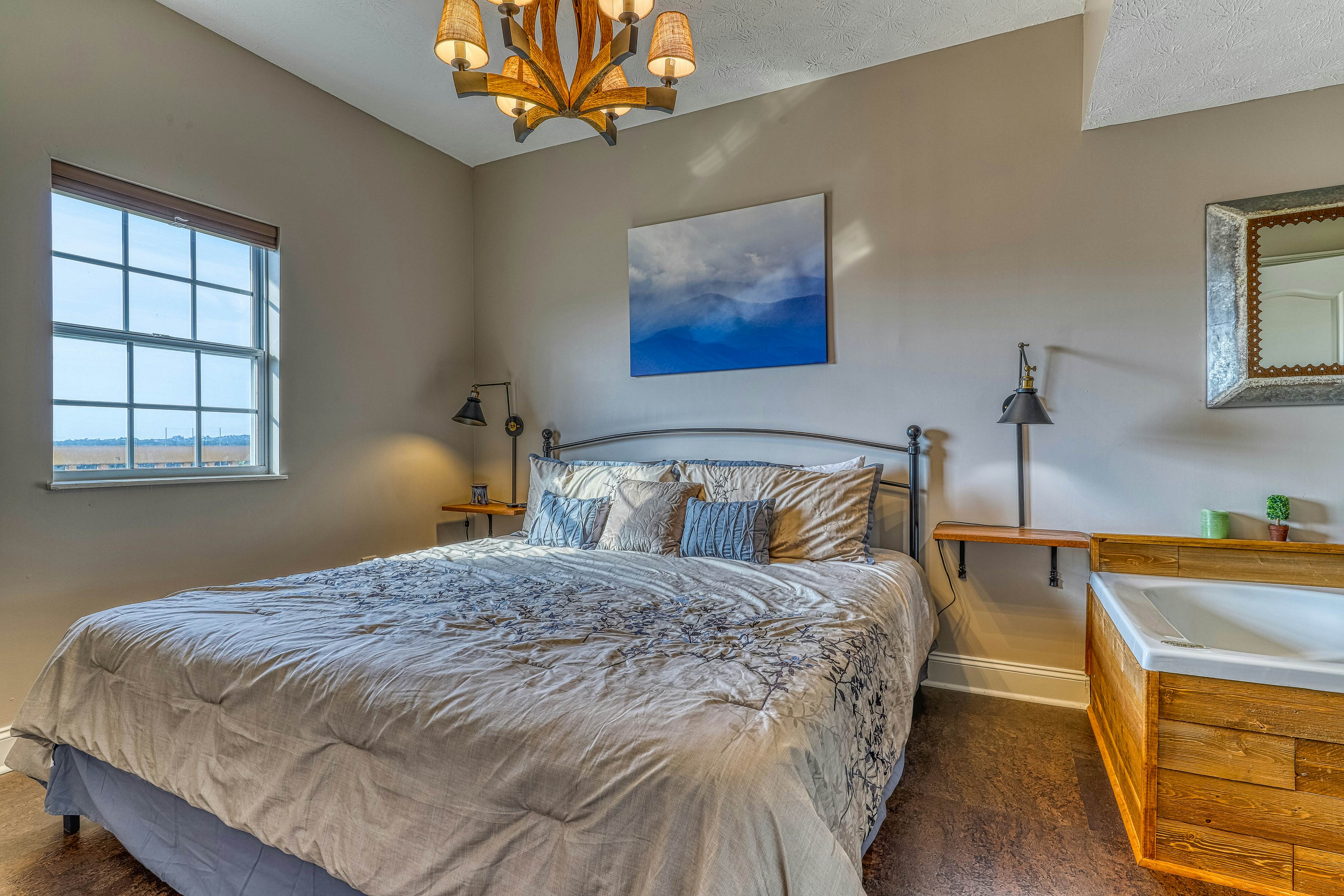 Golf Course condo w/ Free Attraction Tickets, fireplace, sauna, W/D & pool