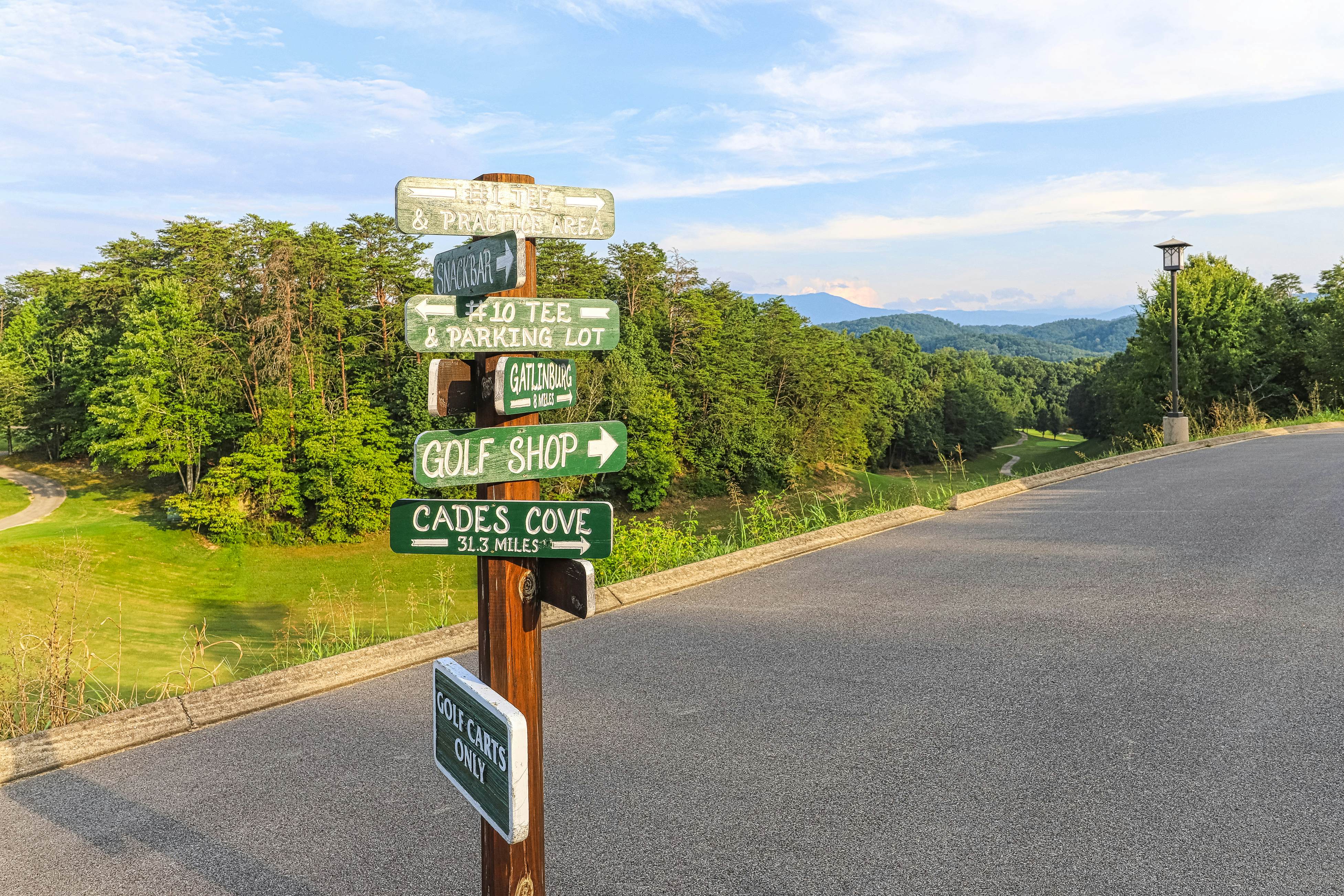 Golf Course condo w/ Free Attraction Tickets, fireplace, sauna, W/D & pool