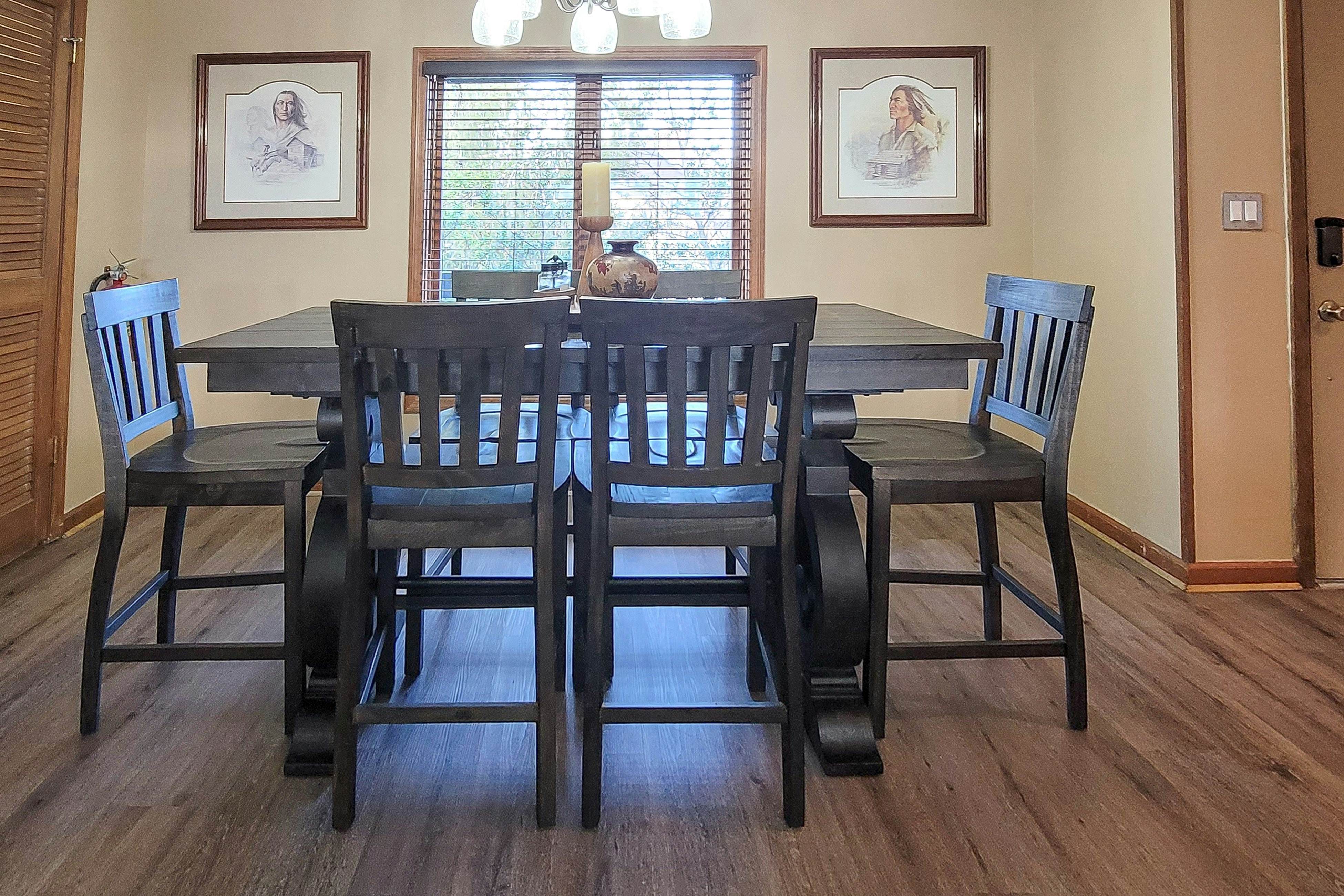 Mtn + Ntn Park View Condo, Sleeps 8・Pool・Fireplace