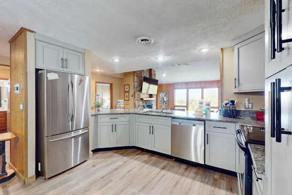 Mtn and Ntn Park View Condo, Sleeps 8, Pool, Fireplace