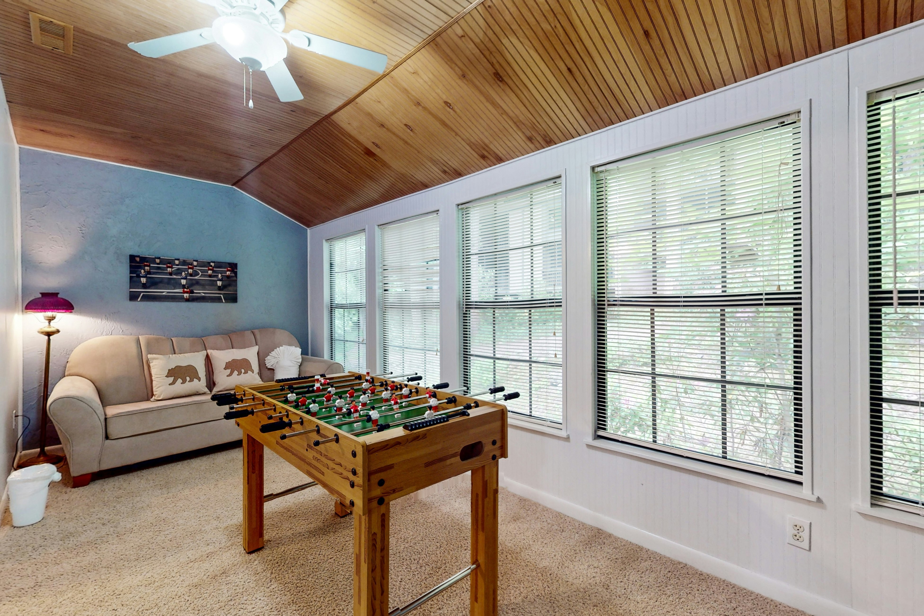 Charming Condo, Sleeps 6, Shared Pool, Gym, Fireplace