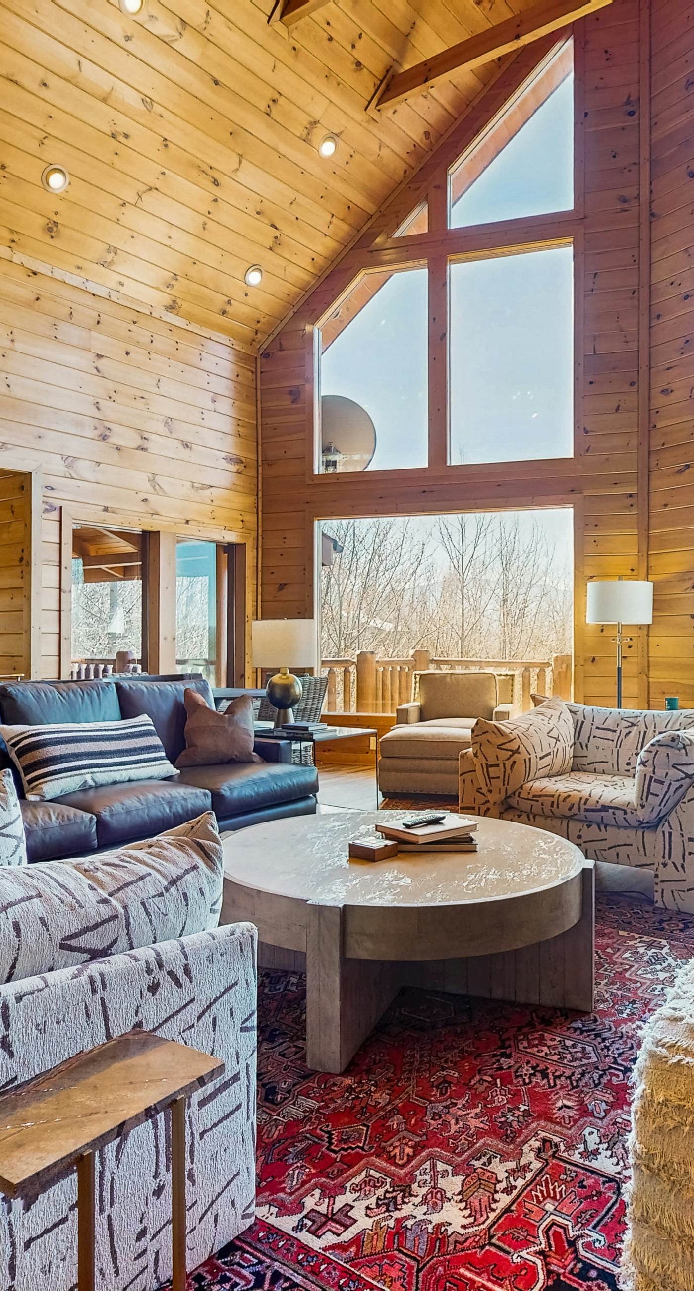 Luxe Mtn Home, Seep 12, Hot Tub, Foosball, Pool table