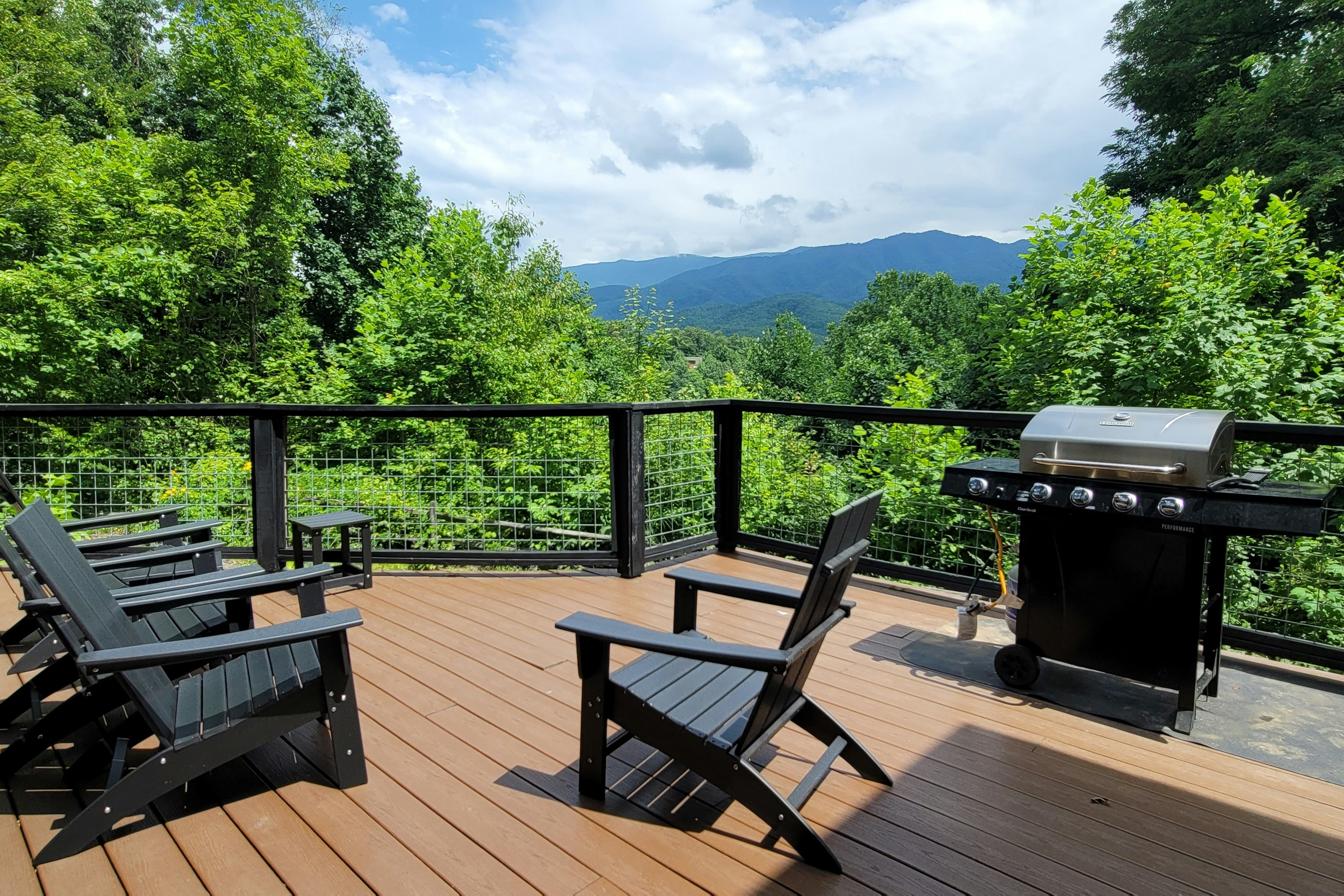 Spacious Cabin, Sleep 10・Hot Tub・Shared Pool・Games