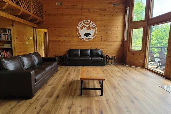 Spacious Cabin, Sleep 10, Hot Tub, Shared Pool, Games