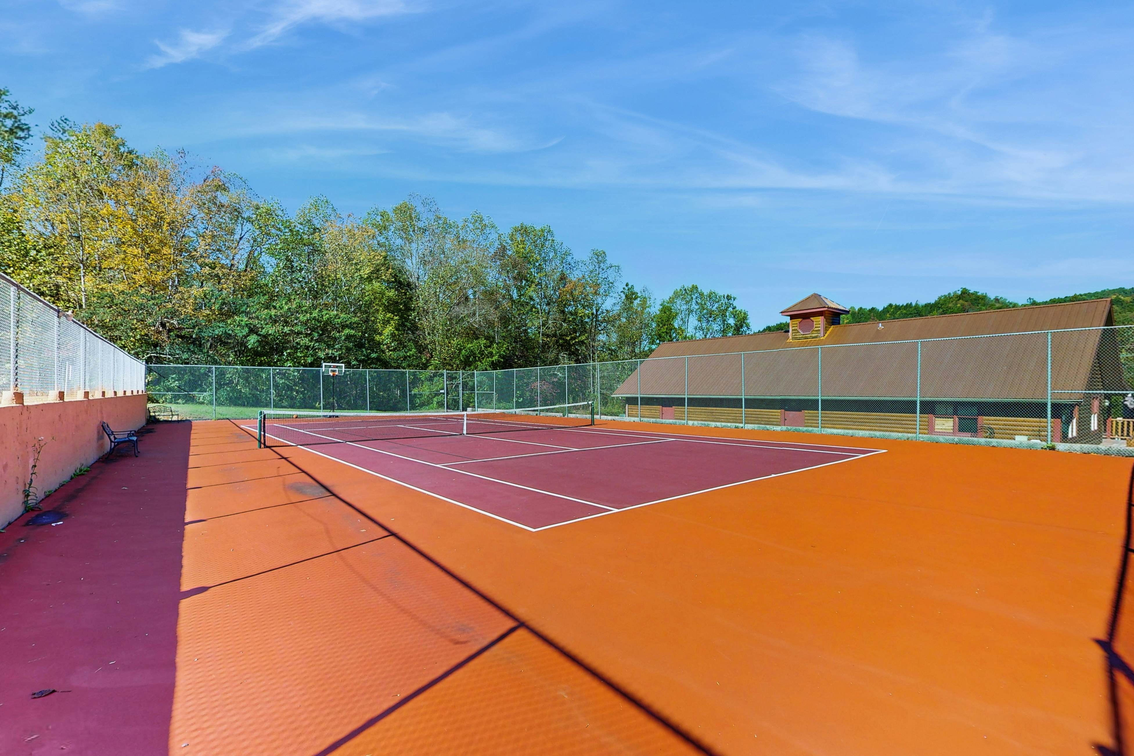 Cozy condo close to downtown Gatlinburg & Smoky Mountain views