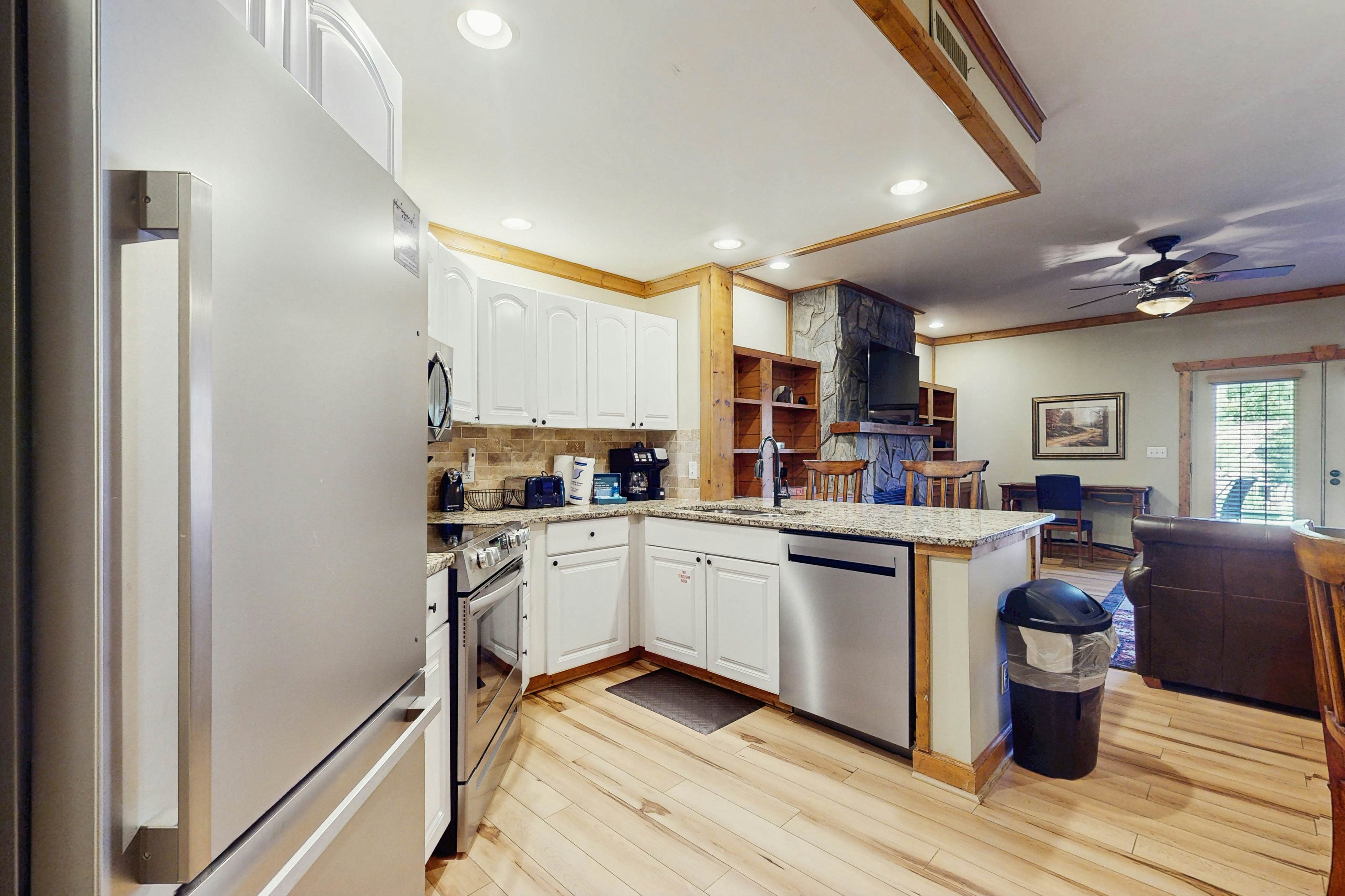 Cozy condo close to downtown Gatlinburg & Smoky Mountain views