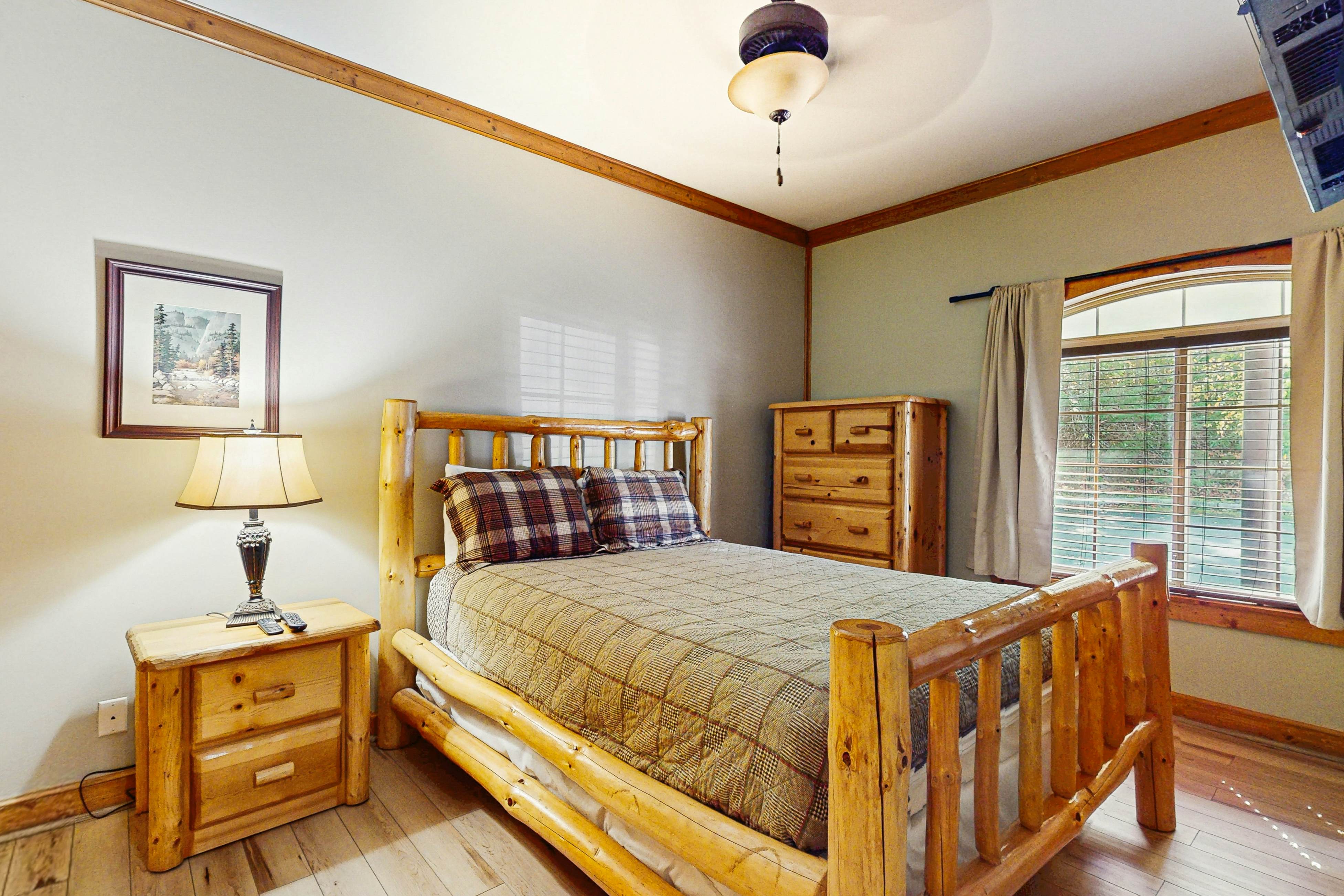 Cozy condo close to downtown Gatlinburg & Smoky Mountain views