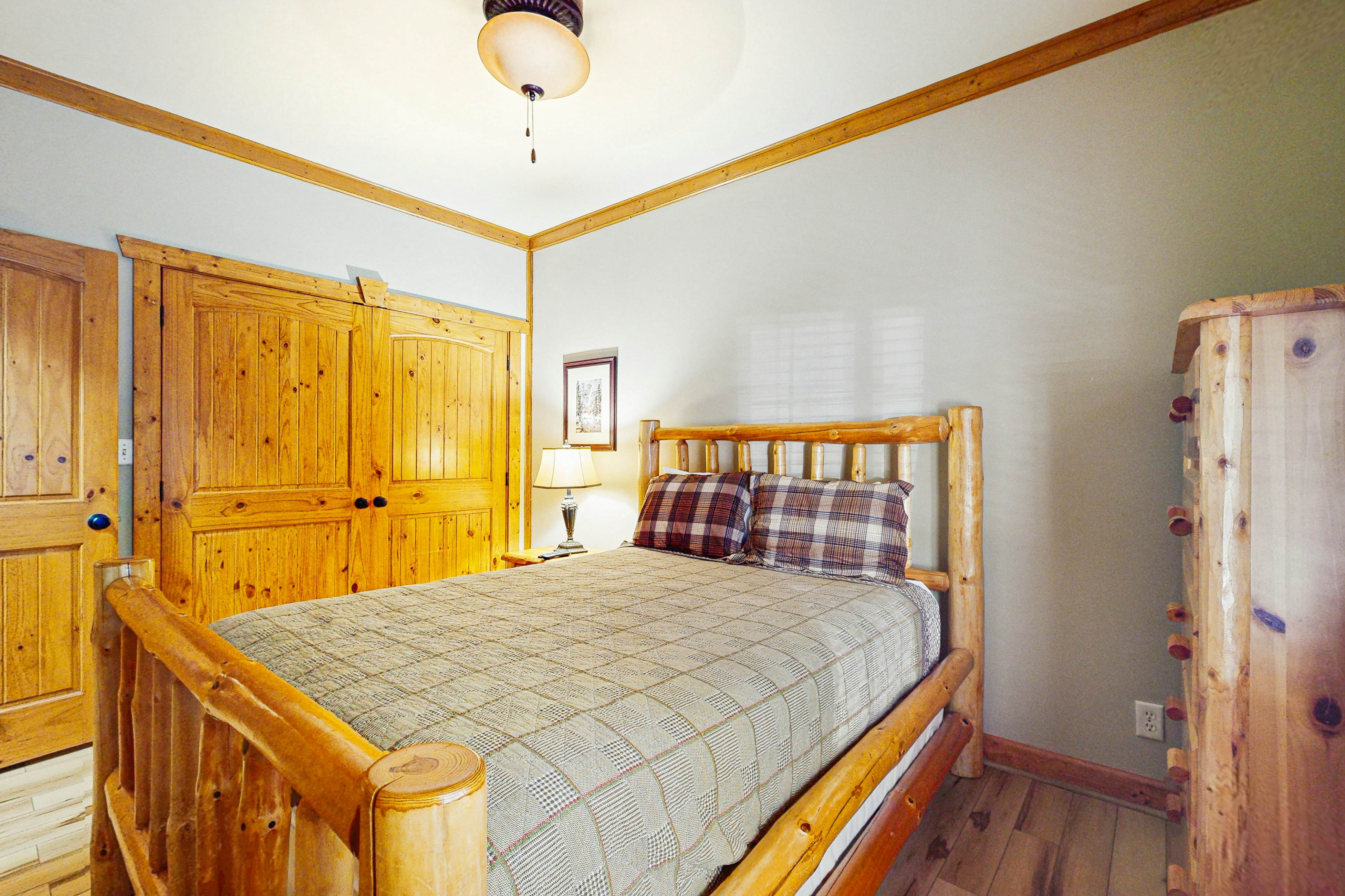 Cozy condo close to downtown Gatlinburg & Smoky Mountain views