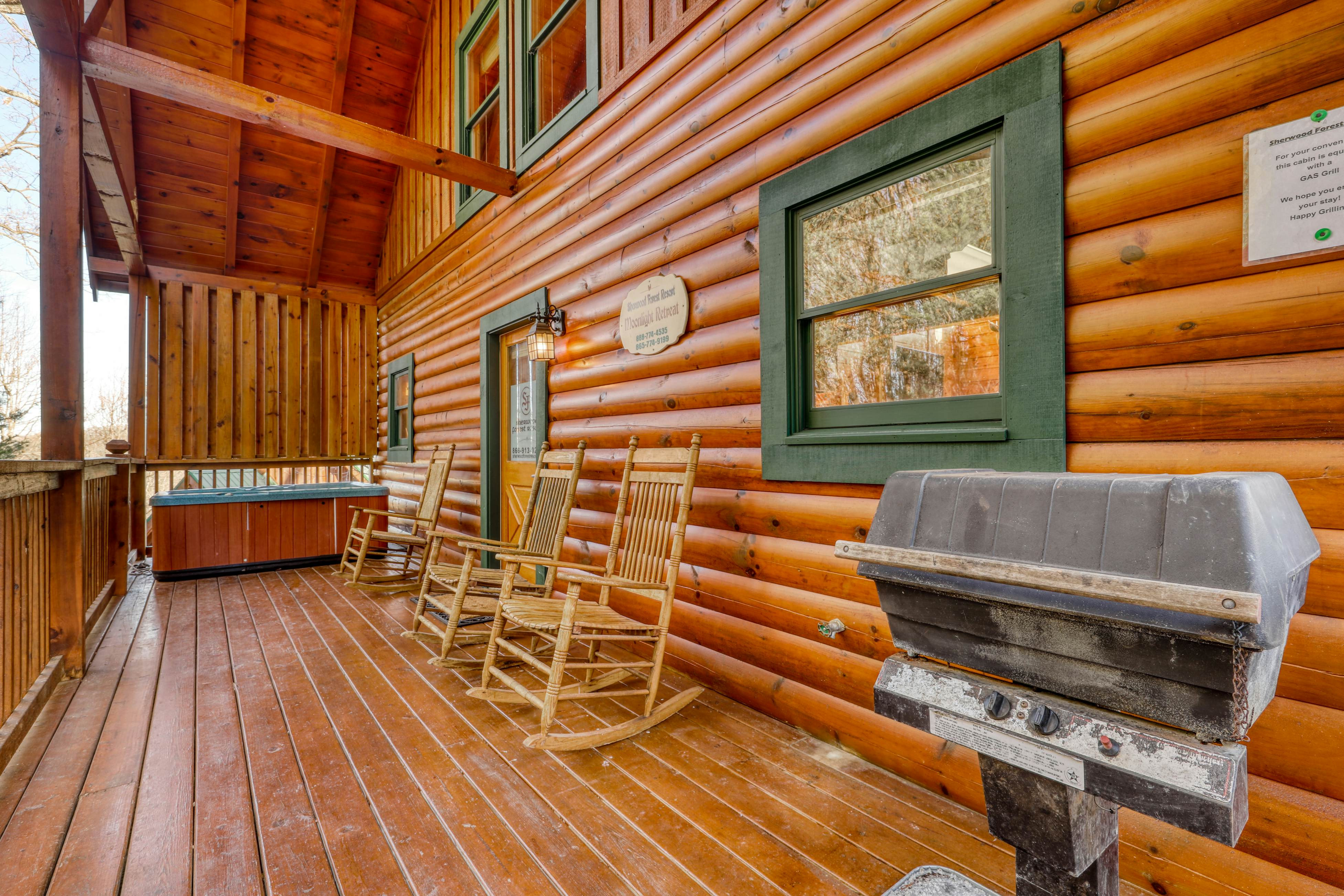 Stunning log cabin in rolling hills w/ private hot tub & Free Attraction Tickets