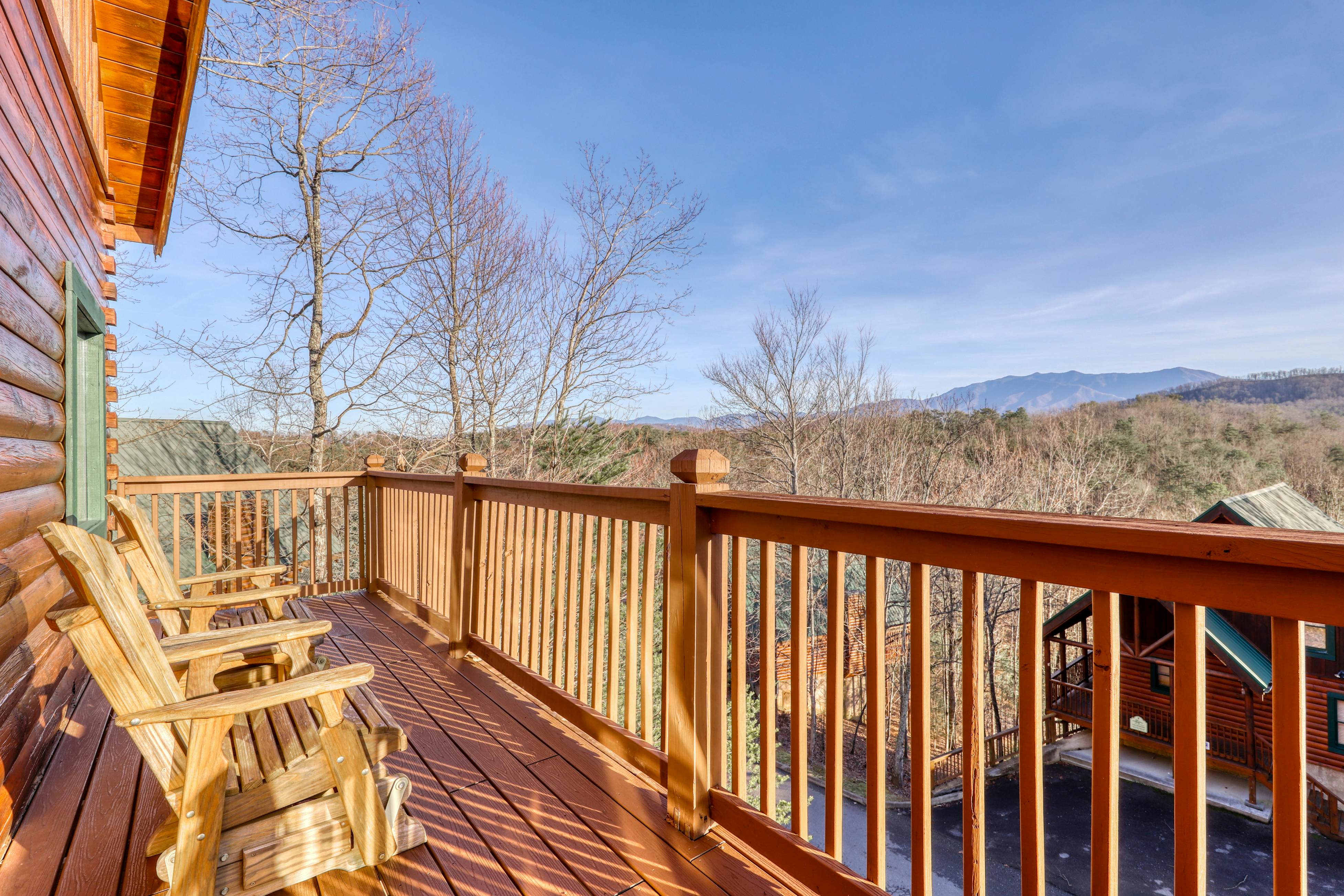 Stunning log cabin in rolling hills w/ private hot tub & Free Attraction Tickets