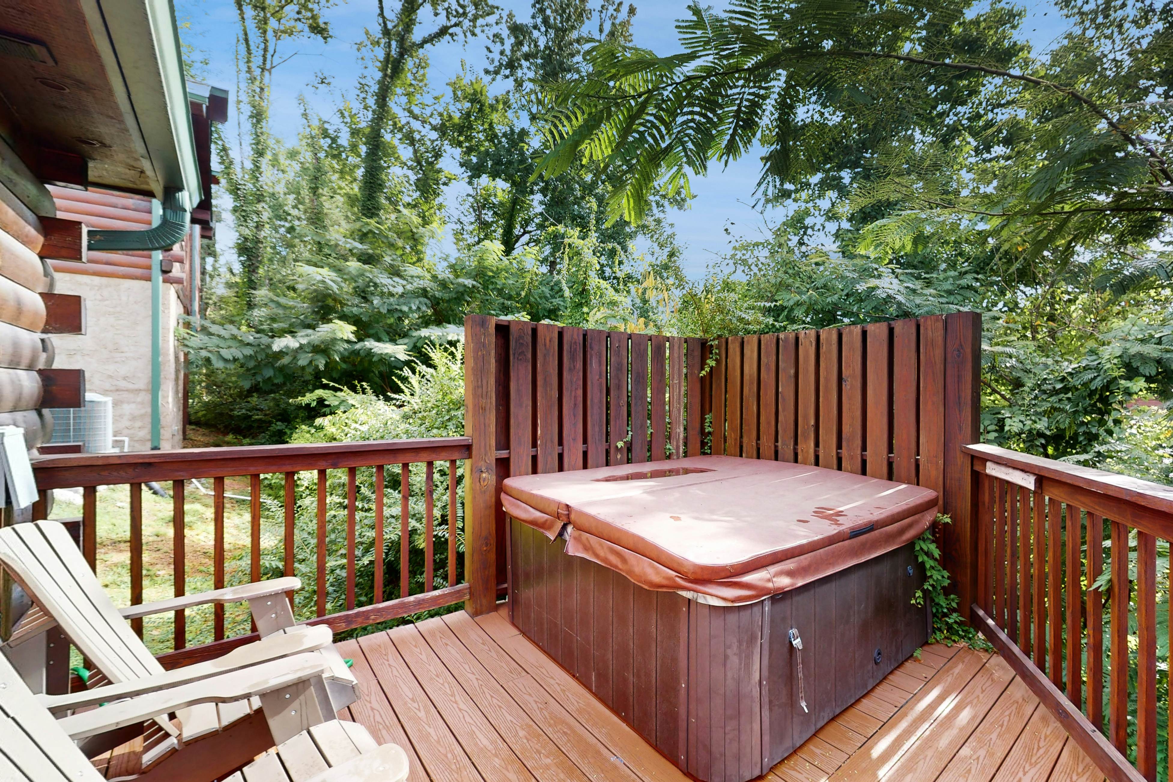 Sparkling Getaway, Sleeps 8・Hot Tub・Grill・Deck
