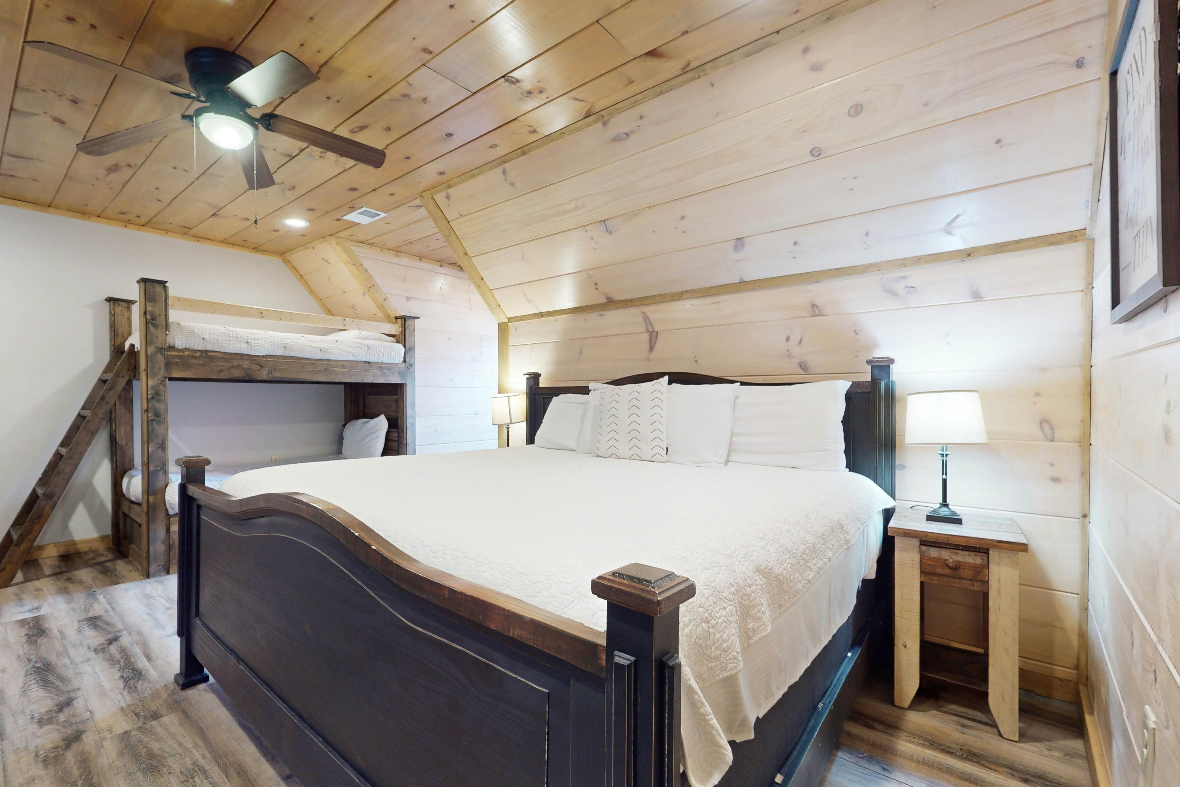 Sparkling Getaway, Sleeps 8・Hot Tub・Grill・Deck