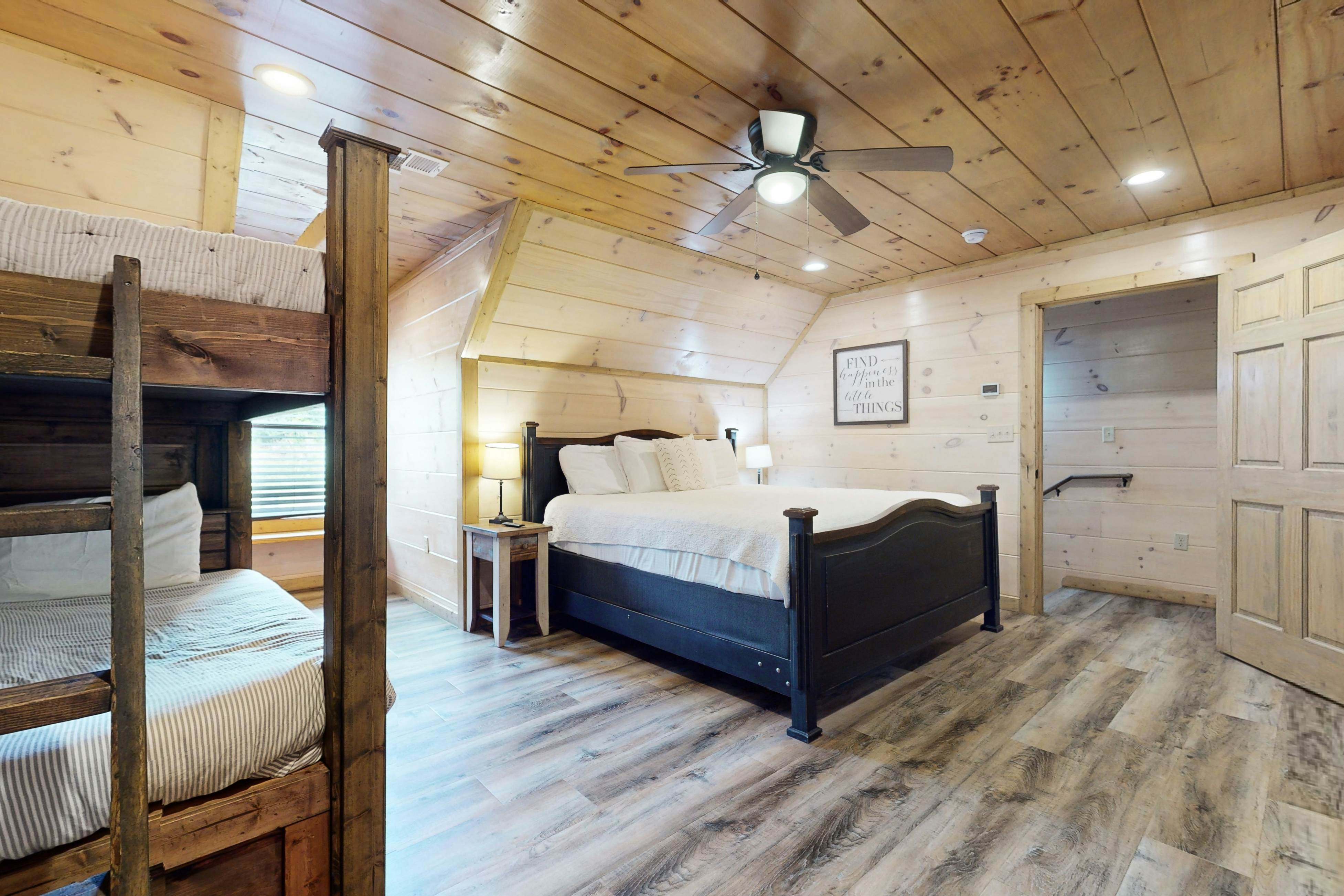 Sparkling Getaway, Sleeps 8・Hot Tub・Grill・Deck