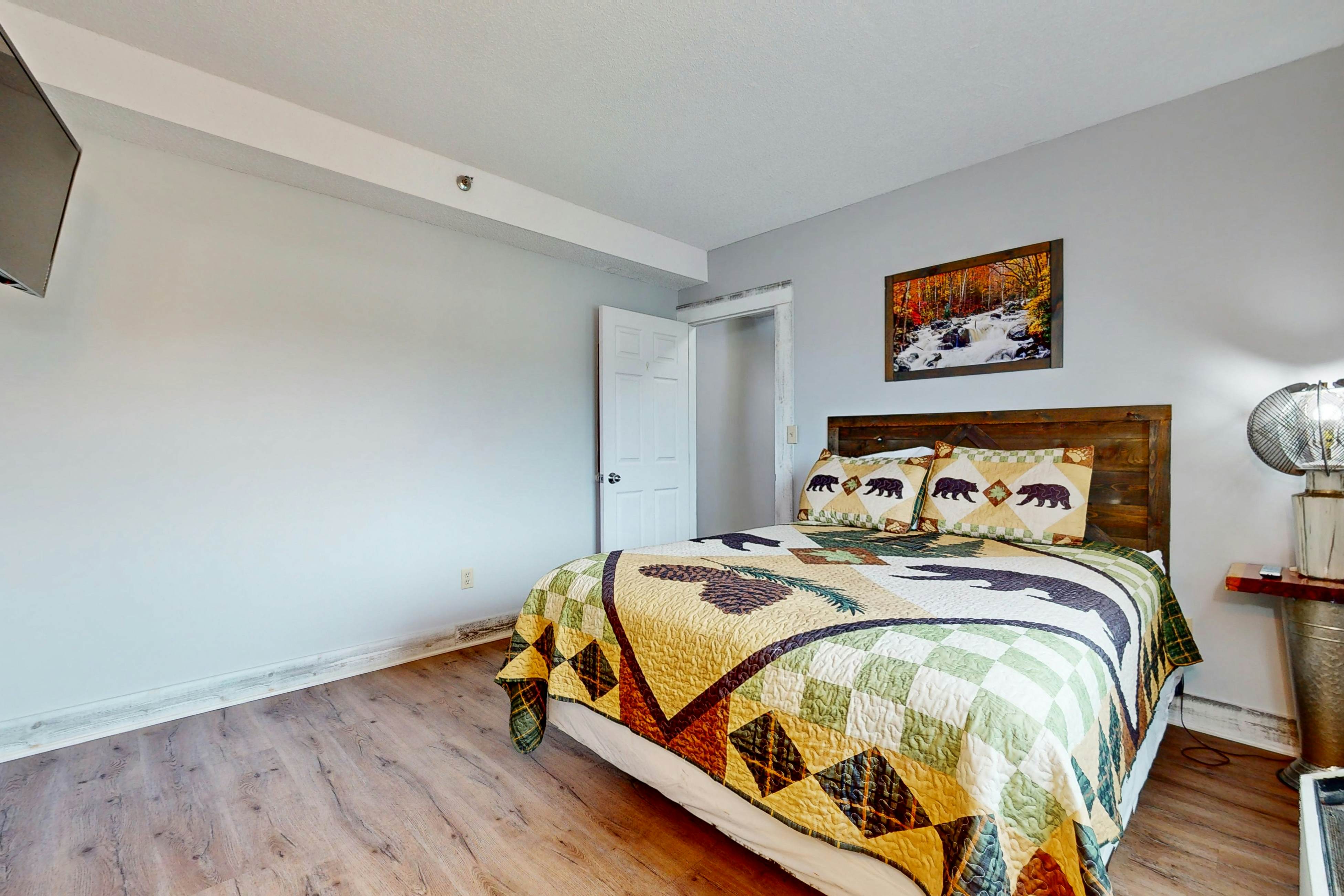 River Place Condo, Sleeps 6・Mtn River View Balcony