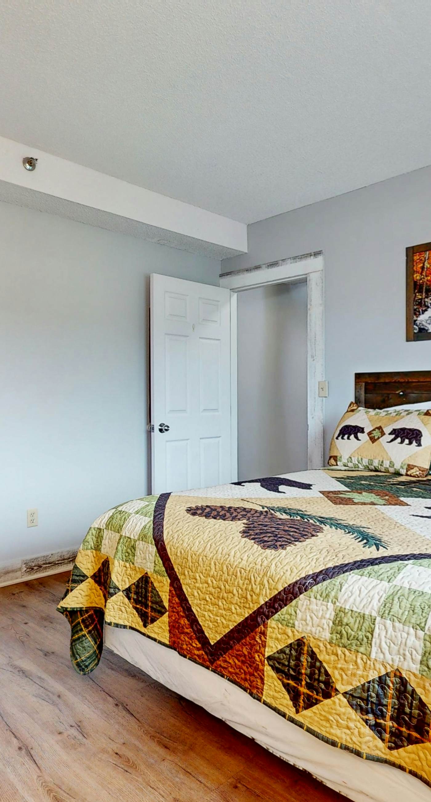 Condo, Sleeps 6, Mtn River View Balcony