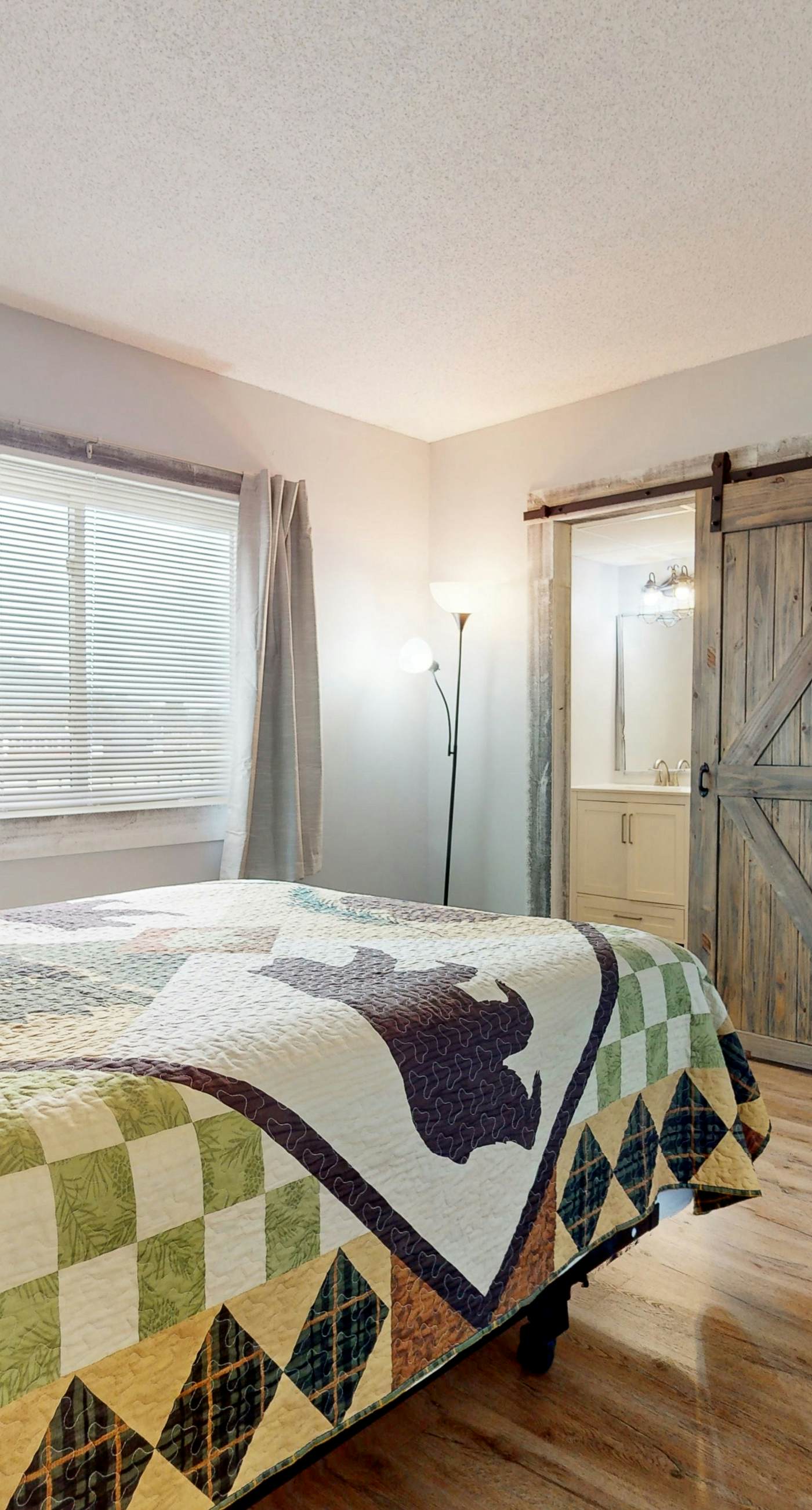 River Place Condo, Sleeps 6, Mtn River View Balcony