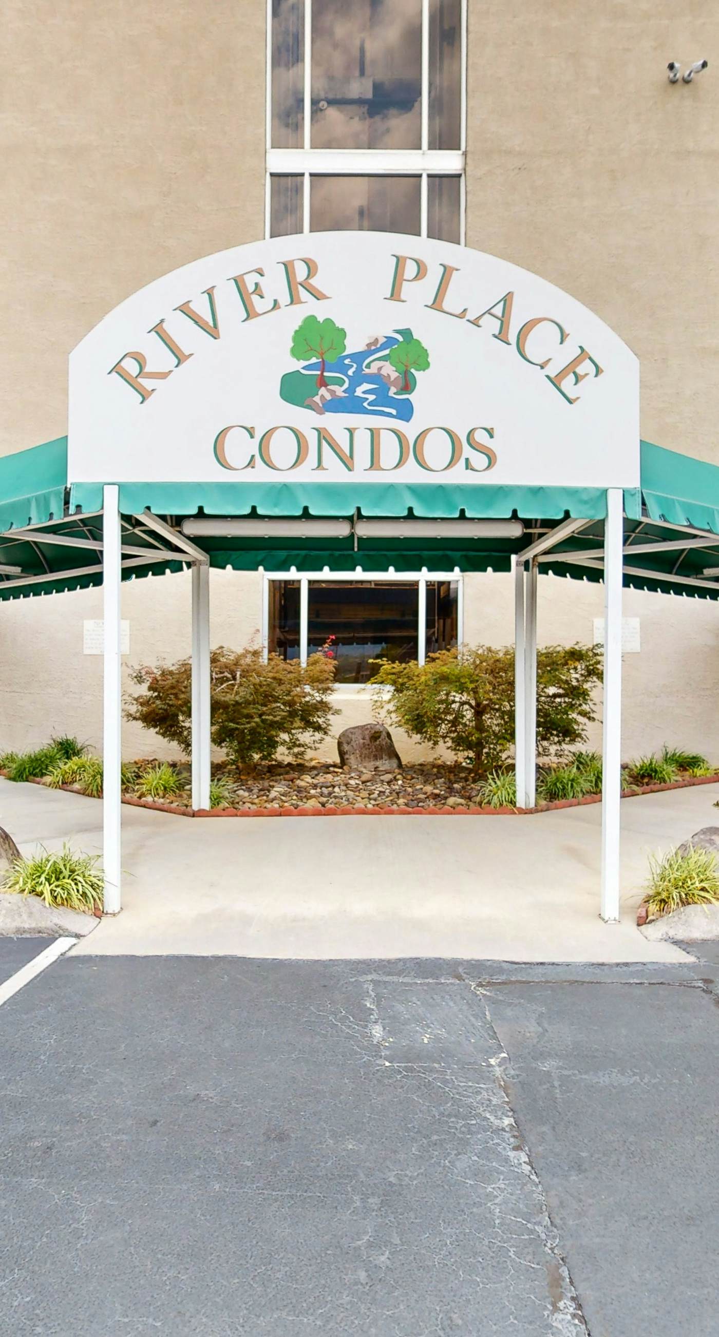 River Place Condo, Sleeps 6, Mtn River View Balcony