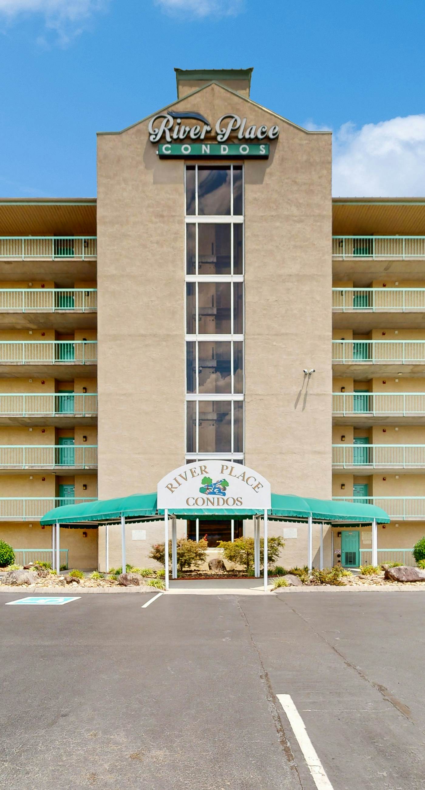 River Place Condo, Sleeps 6, Mtn River View Balcony