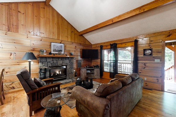 Charming Vacation Home, Sleep 4・Private Footbridge