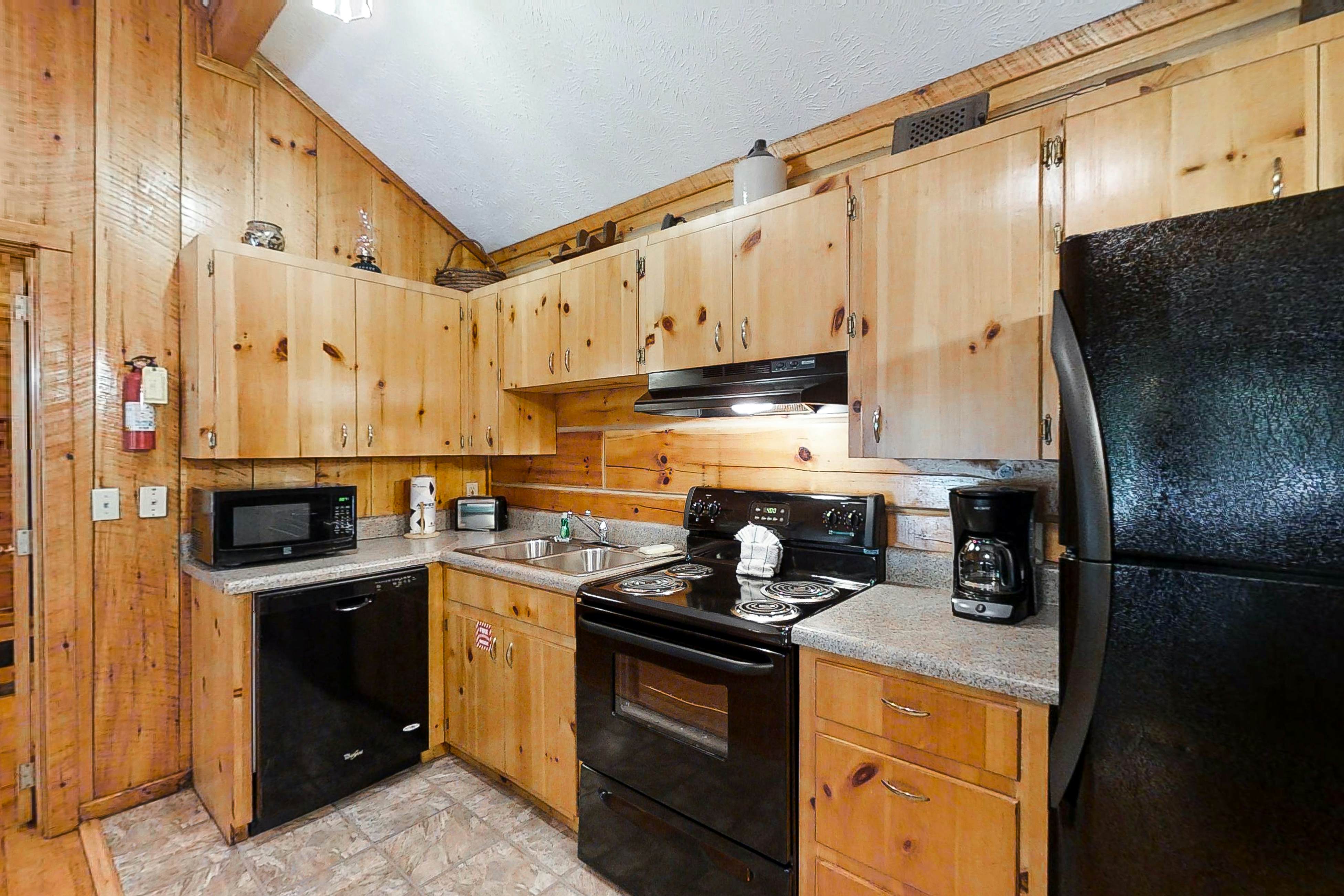 Charming Vacation Home, Sleep 4・Private Footbridge