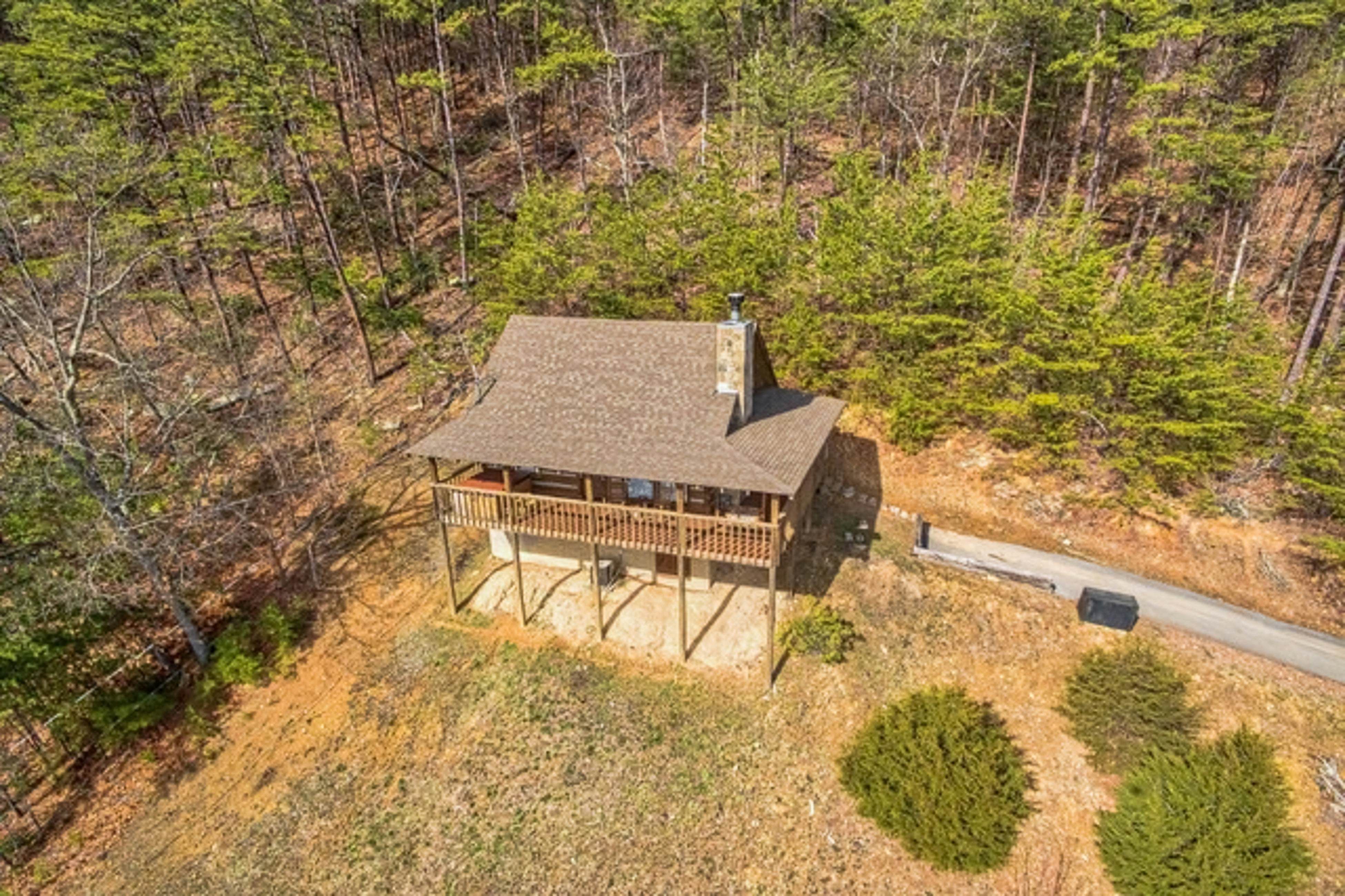 Mountainside cabin w/private hot tub, incredible views & Free Attraction Tickets