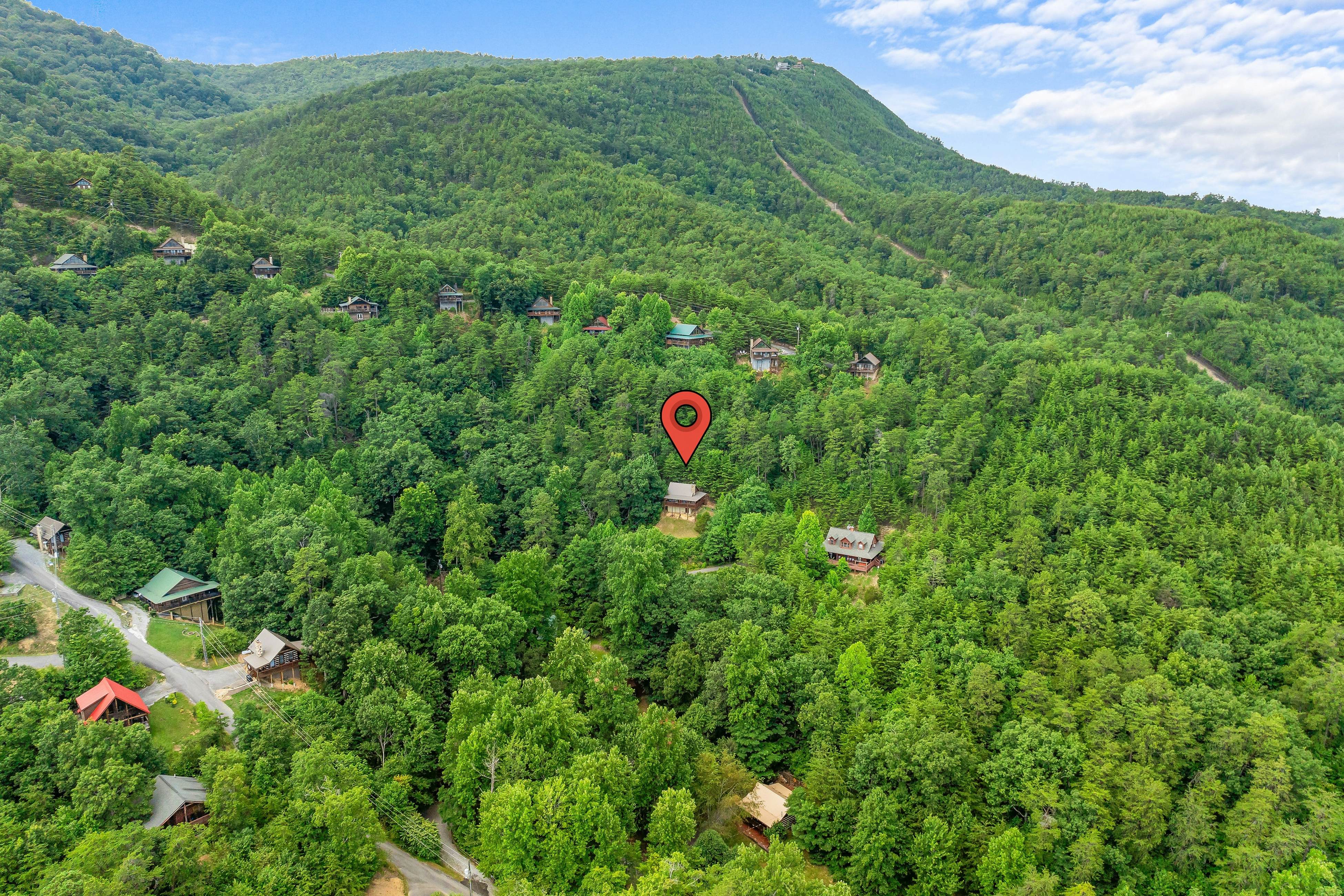 Mountainside cabin w/private hot tub, incredible views & Free Attraction Tickets