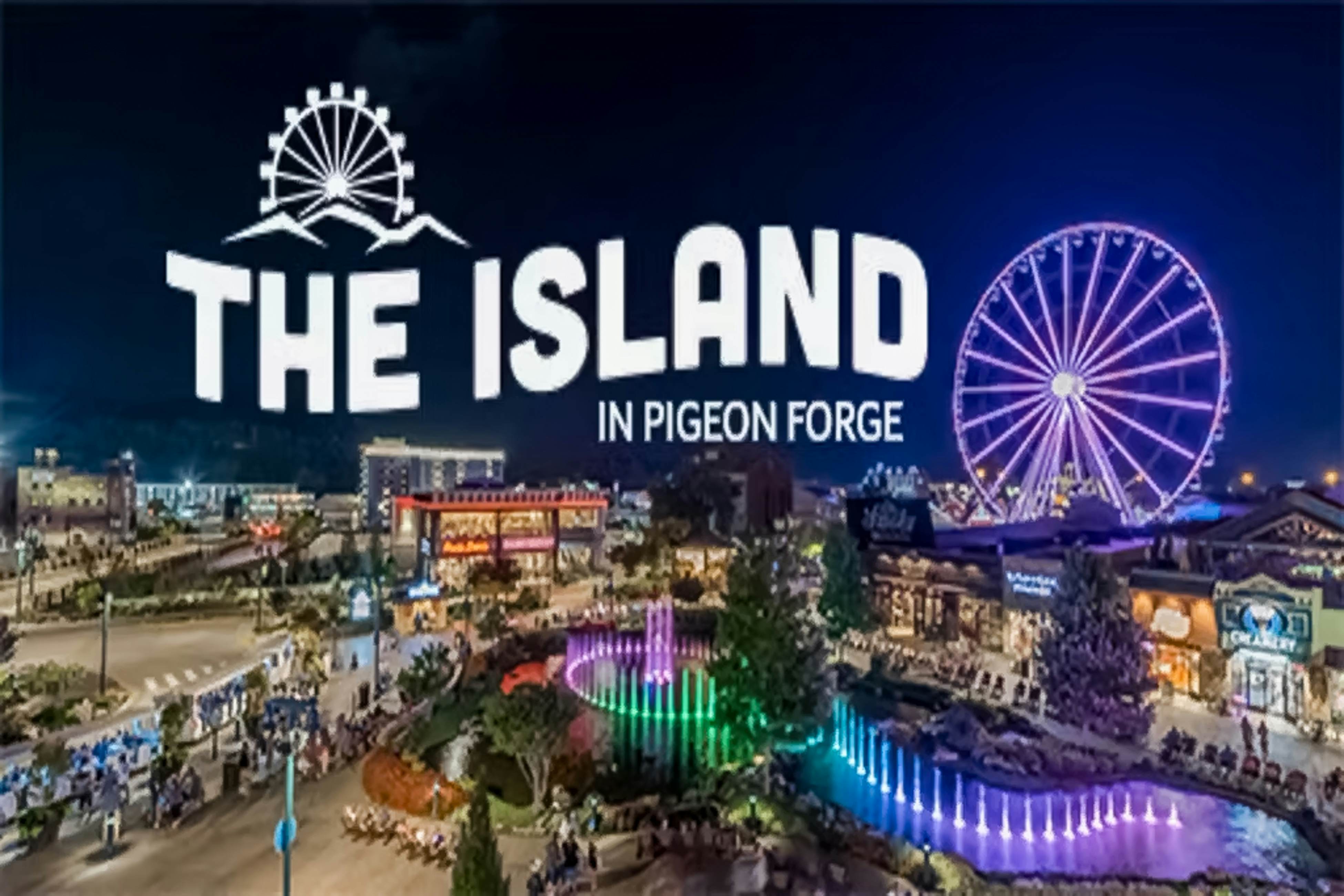 Mountainside cabin w/private hot tub, incredible views & Free Attraction Tickets