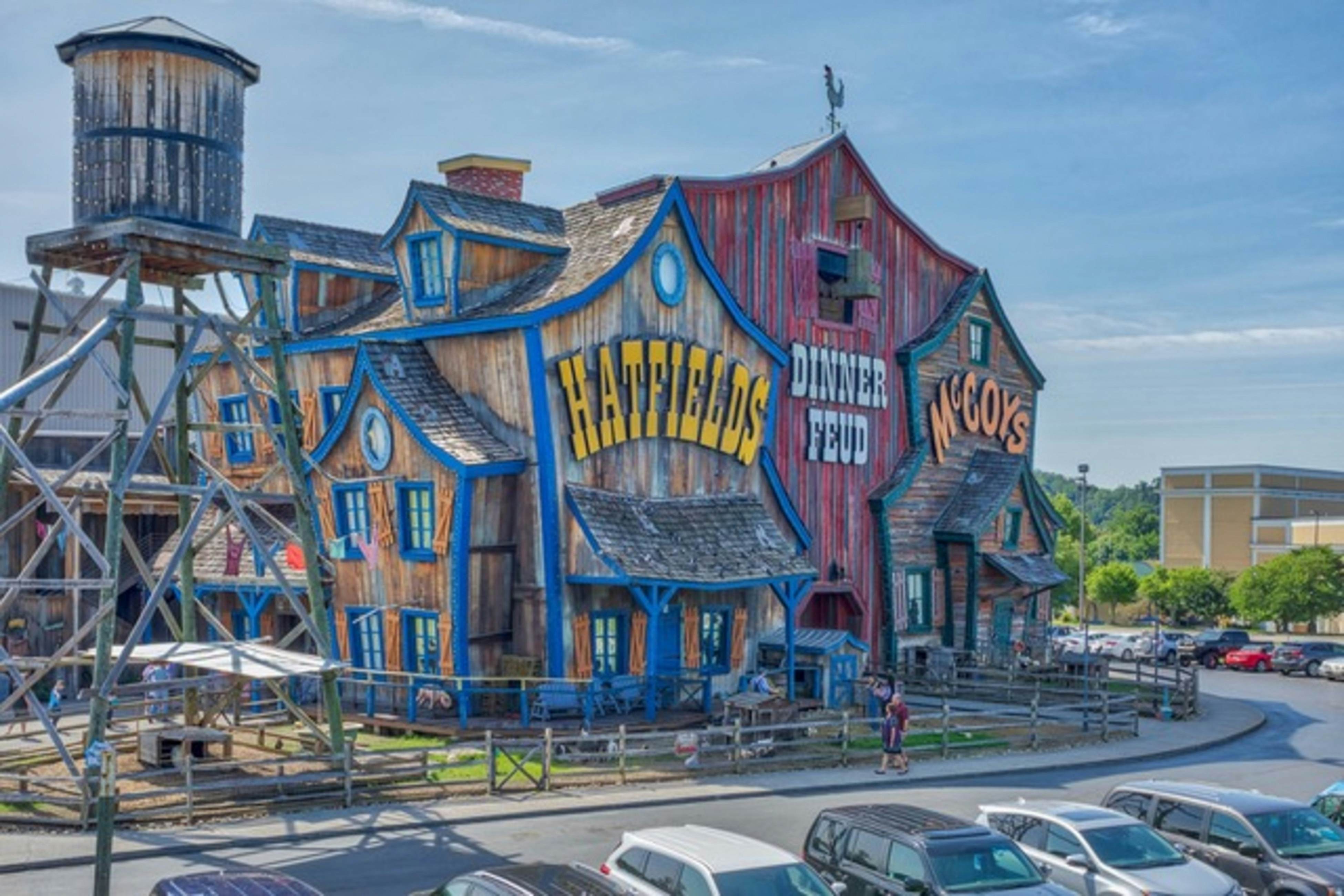 Mountainside cabin w/private hot tub, incredible views & Free Attraction Tickets