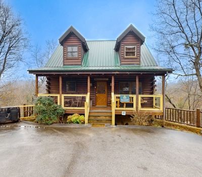 Serene Mtn View Cabin, Sleeps 10・Hot Tub・Game Room