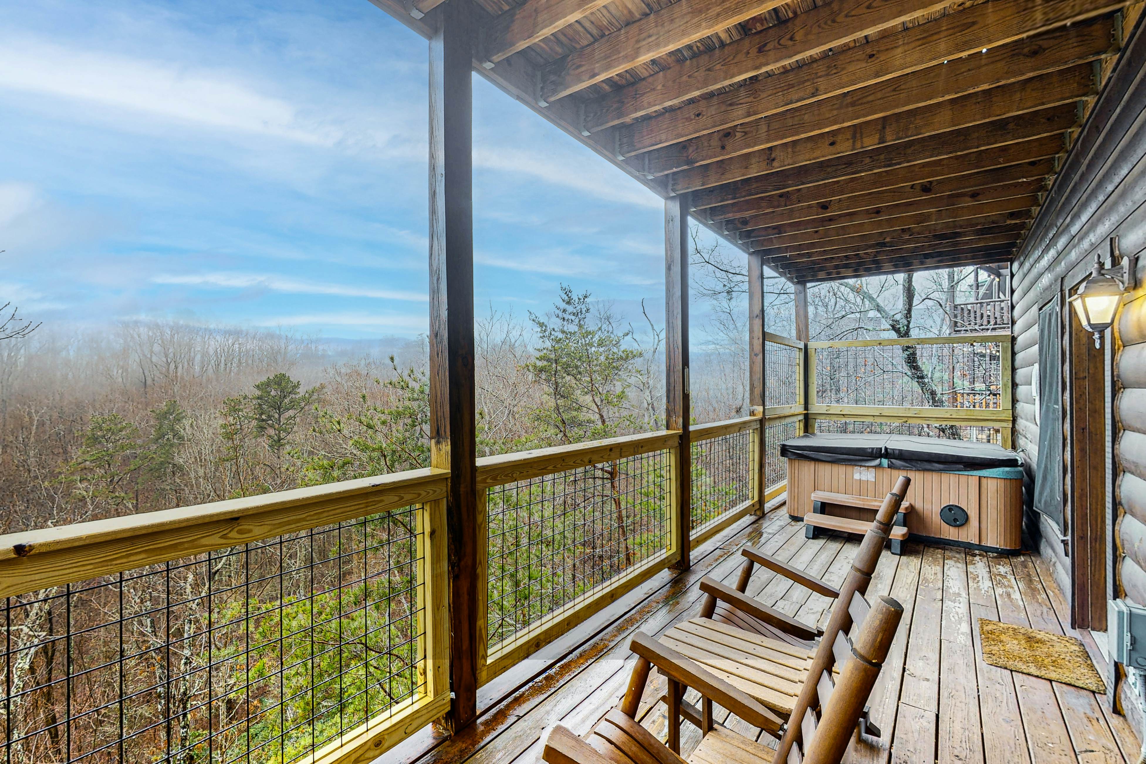 Mountain view cabin with private hot tub and game room + Free Attraction Tickets