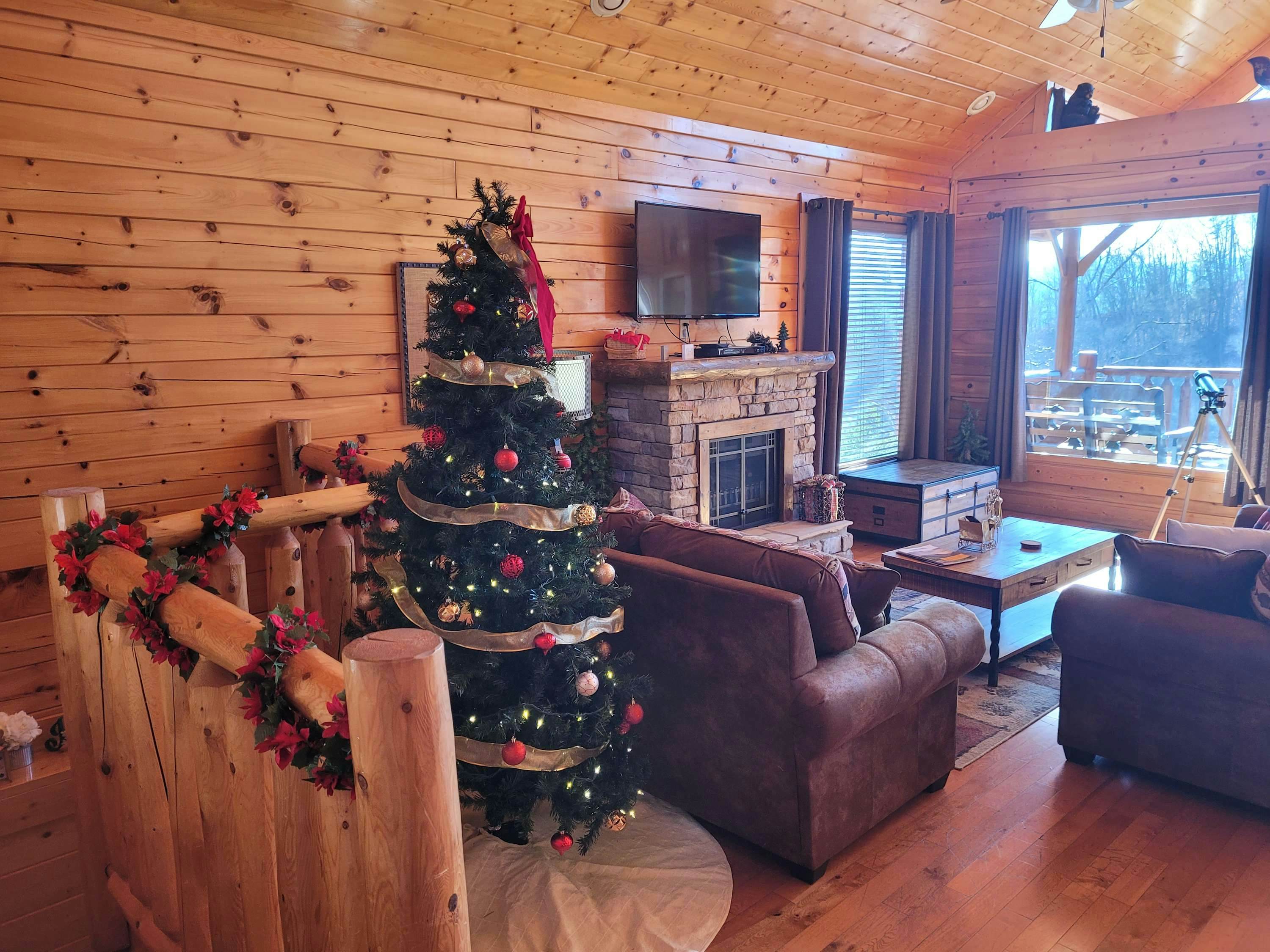 Log cabin with hot tub, mountain views, pool access + Free Attraction Tickets