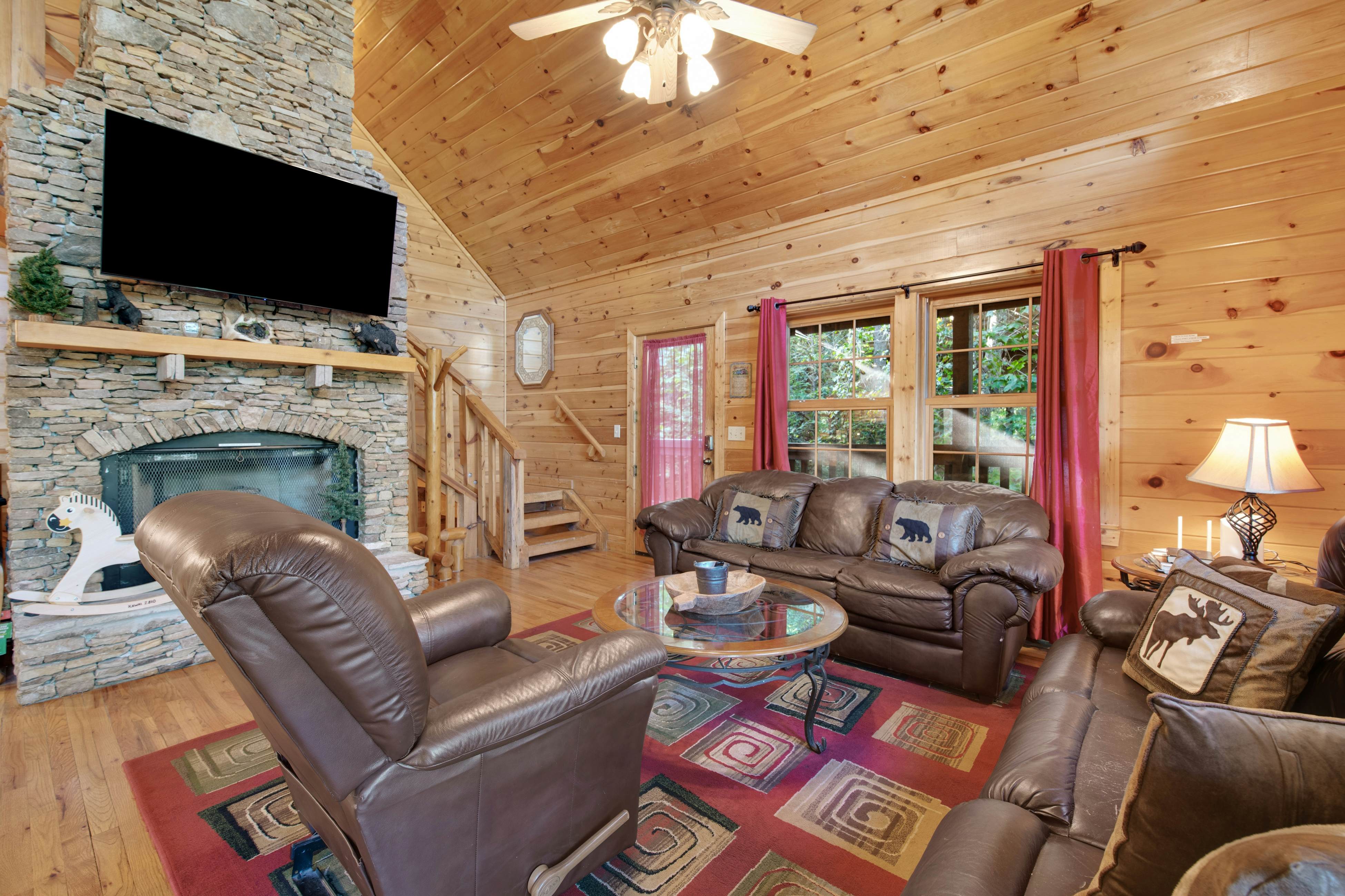 Forested Hideaway, Sleeps 14・Hot Tub・Pool Access
