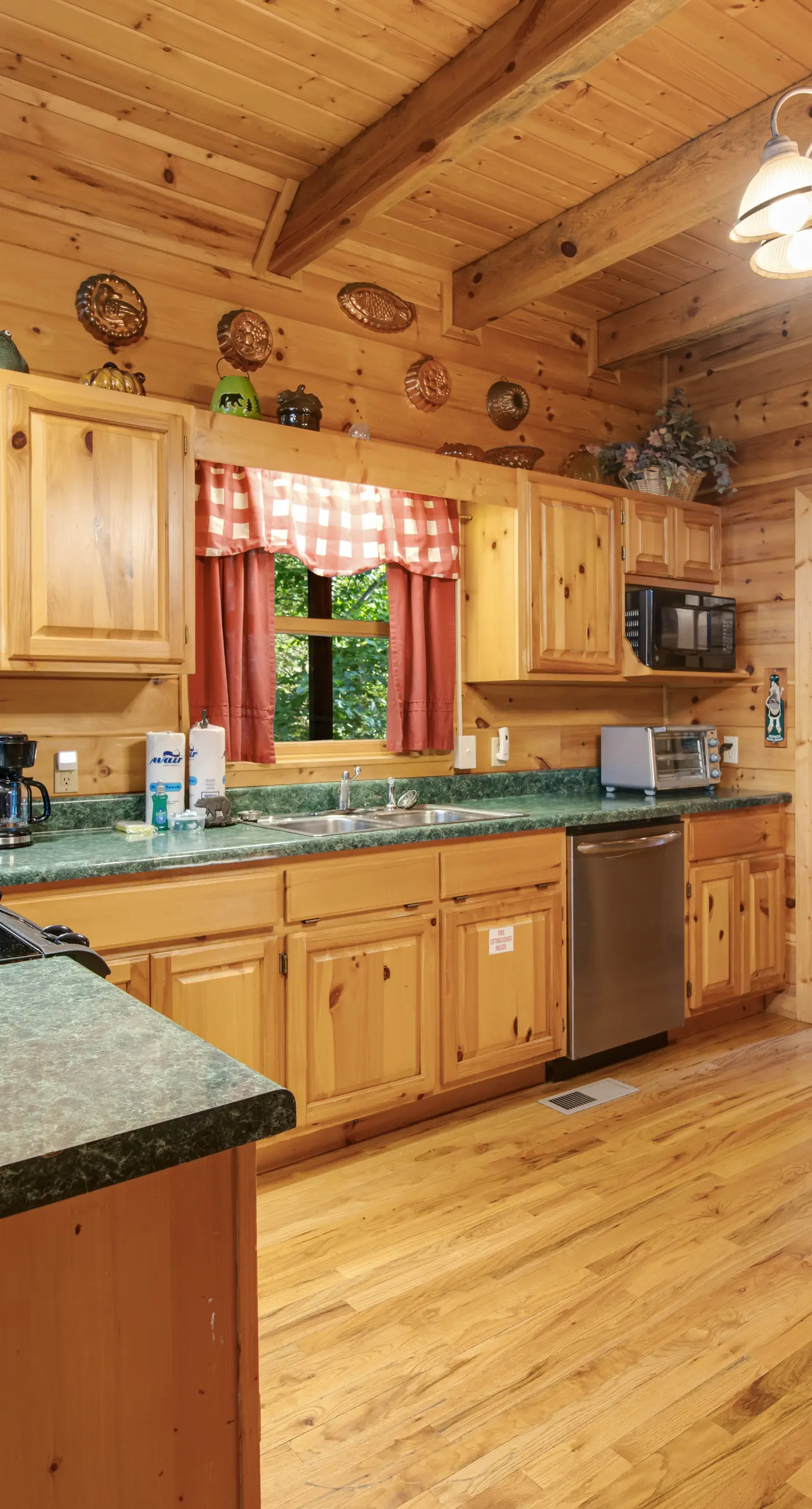 Forested Hideaway, Sleeps 14, Hot Tub, Pool Access