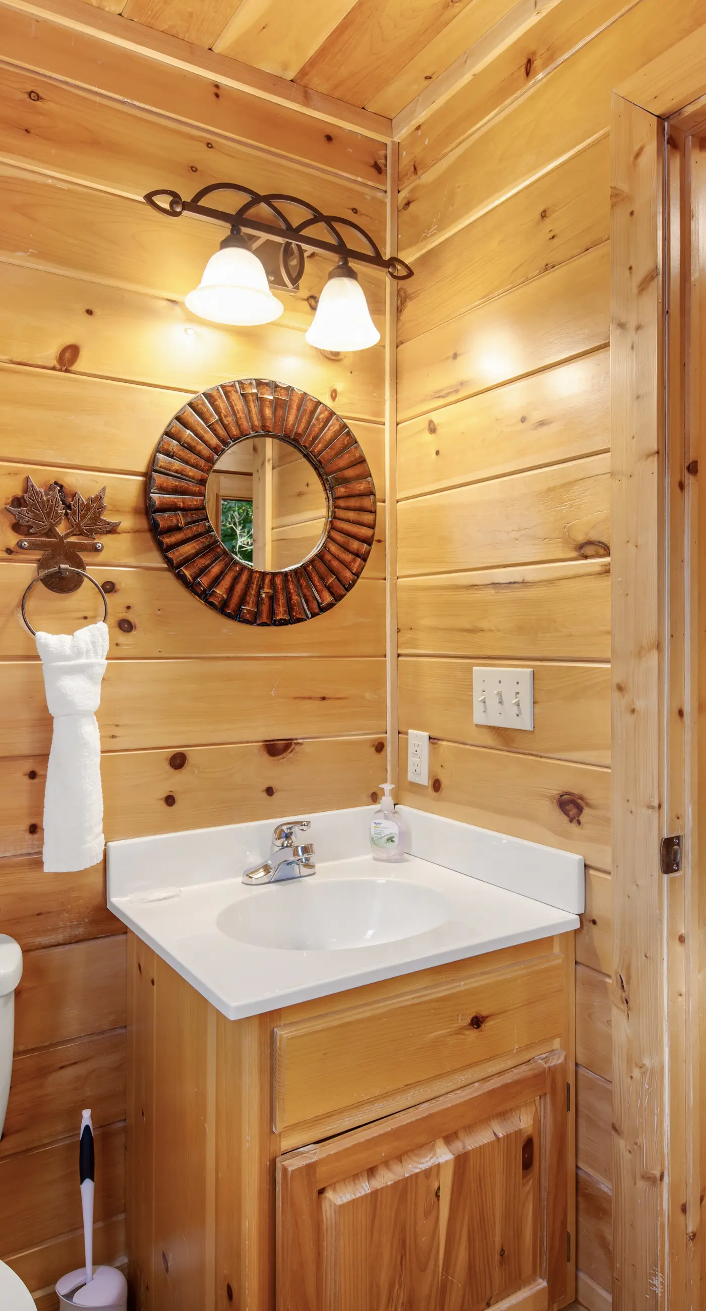 Forested Hideaway, Sleeps 14, Hot Tub, Pool Access