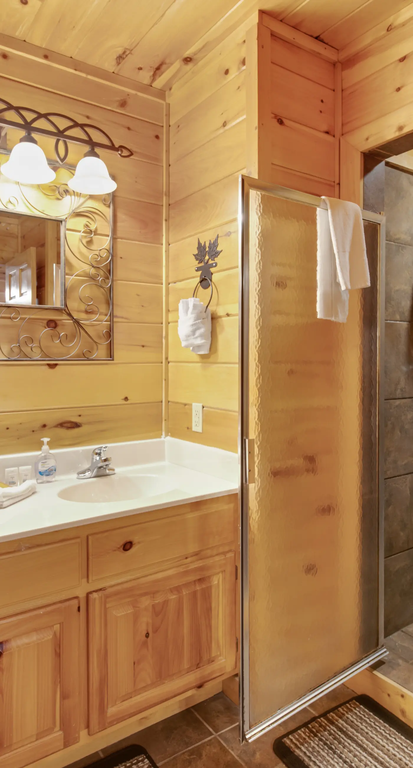 Forested Hideaway, Sleeps 14, Hot Tub, Pool Access