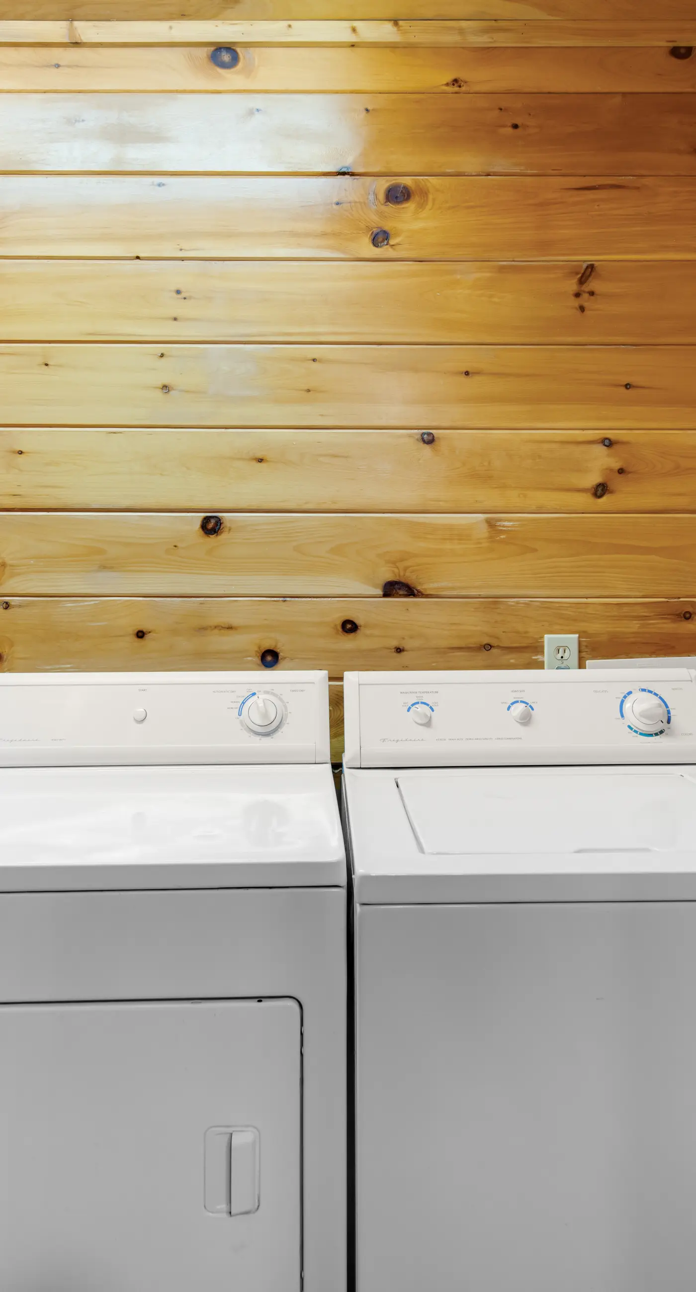 Forested Hideaway, Sleeps 14, Hot Tub, Pool Access