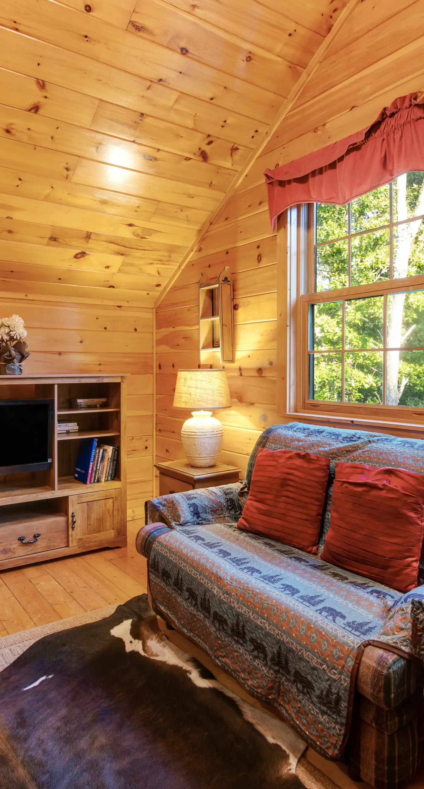 Forested Hideaway, Sleeps 14, Hot Tub, Pool Access