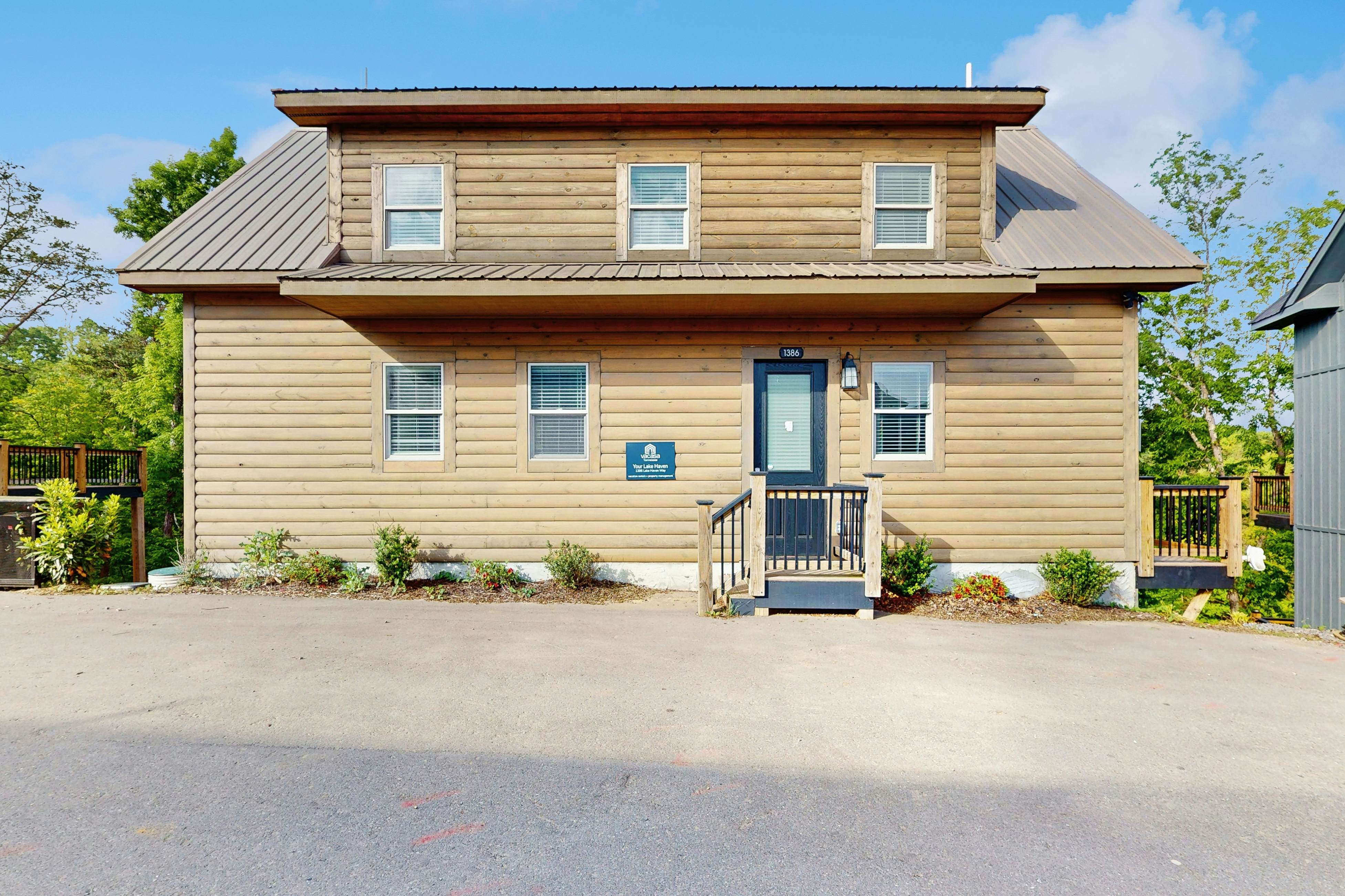 Relaxing Cabin W Mtn View, Sleeps 6・Deck・Jacuzzi