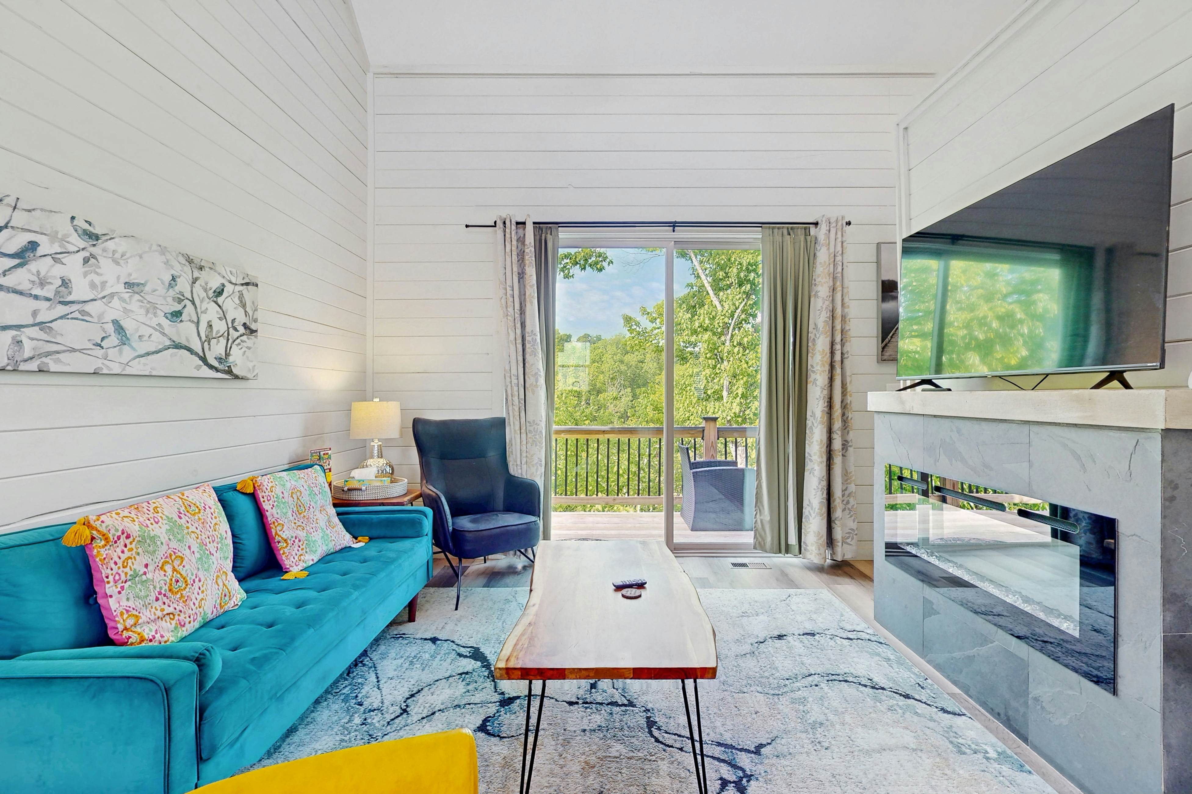 Relaxing Cabin W Mtn View, Sleeps 6・Deck・Jacuzzi