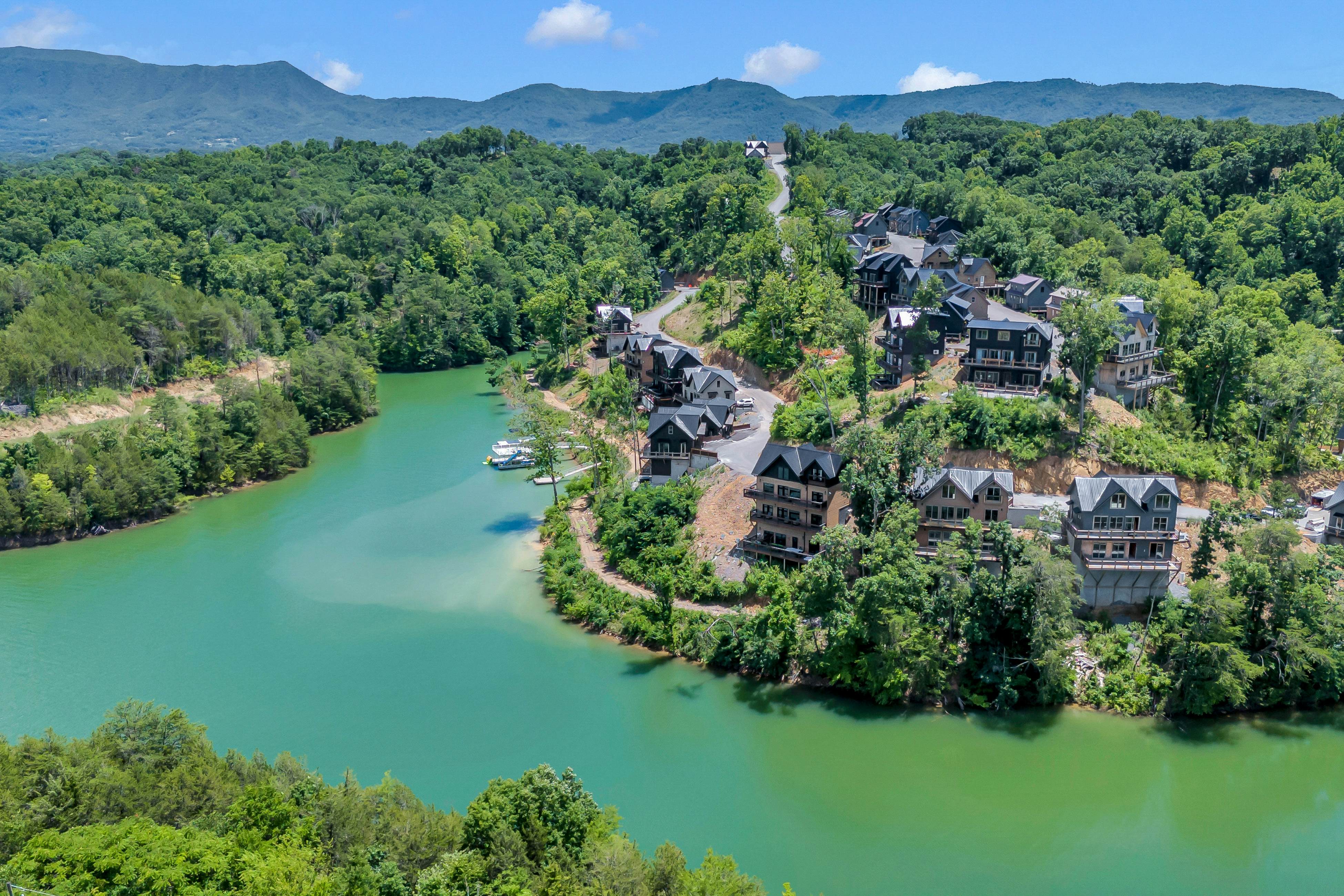 Relaxing Cabin W Mtn View, Sleeps 6・Deck・Jacuzzi