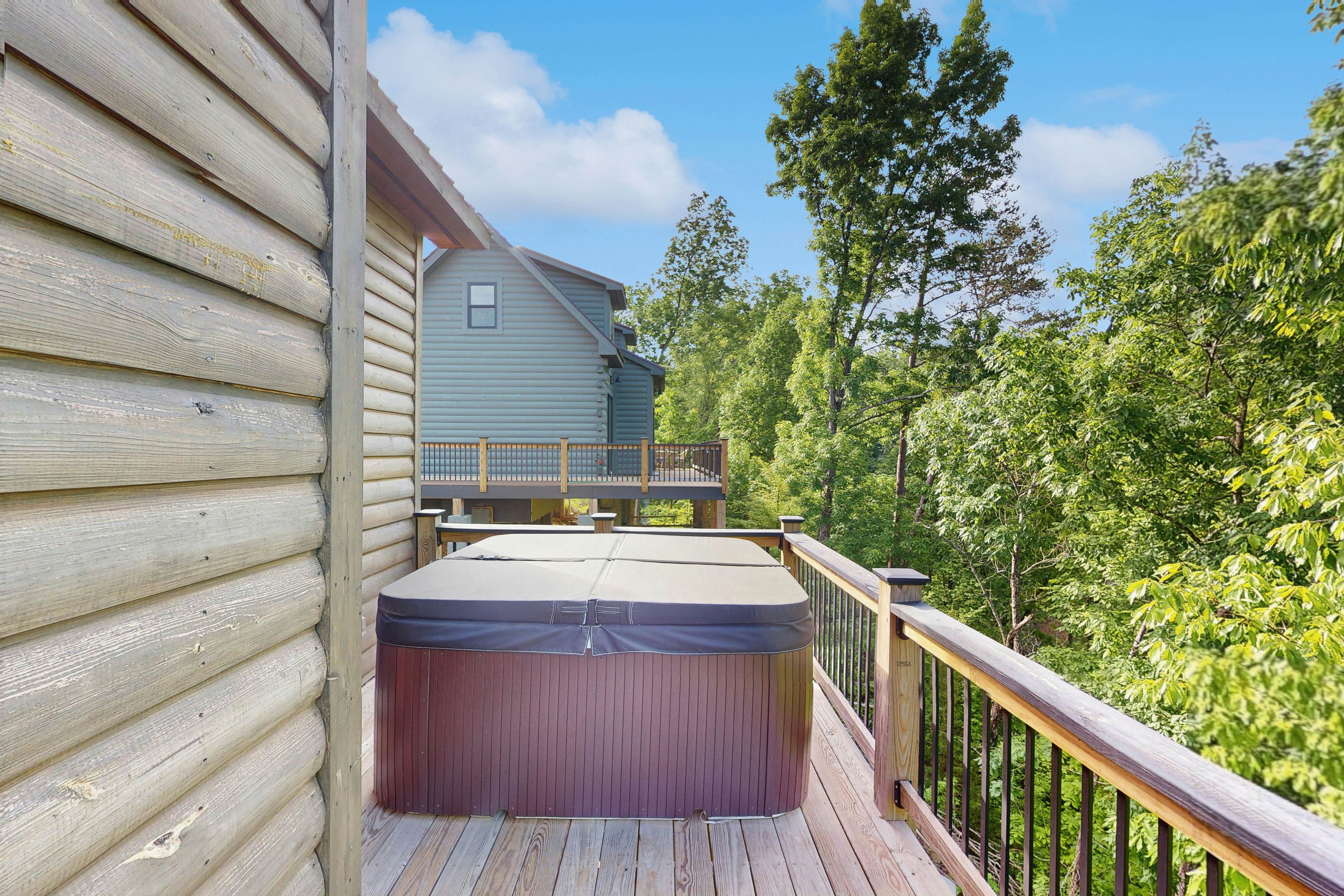Relaxing Cabin W Mtn View, Sleeps 6・Deck・Jacuzzi
