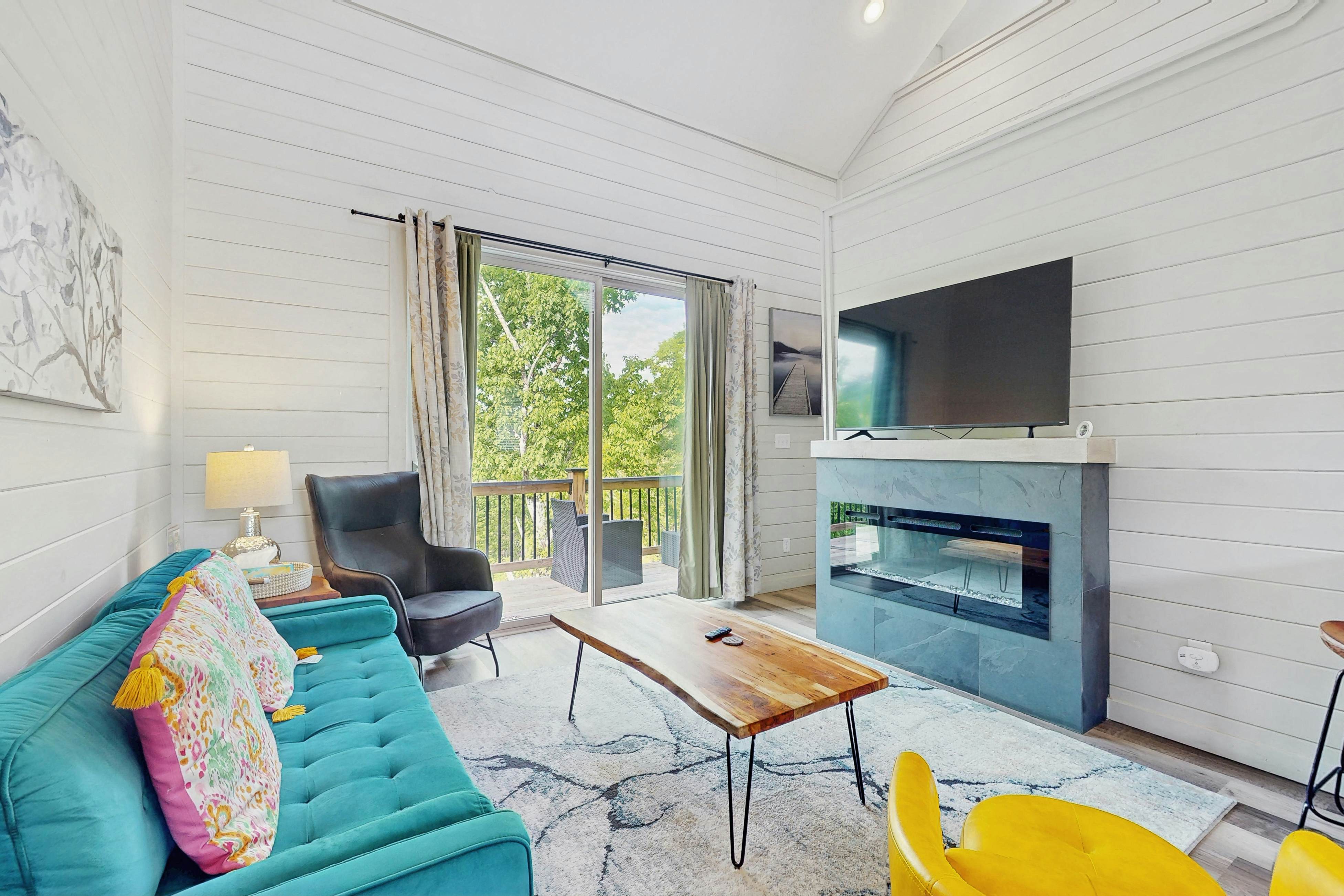 Relaxing Cabin W Mtn View, Sleeps 6・Deck・Jacuzzi